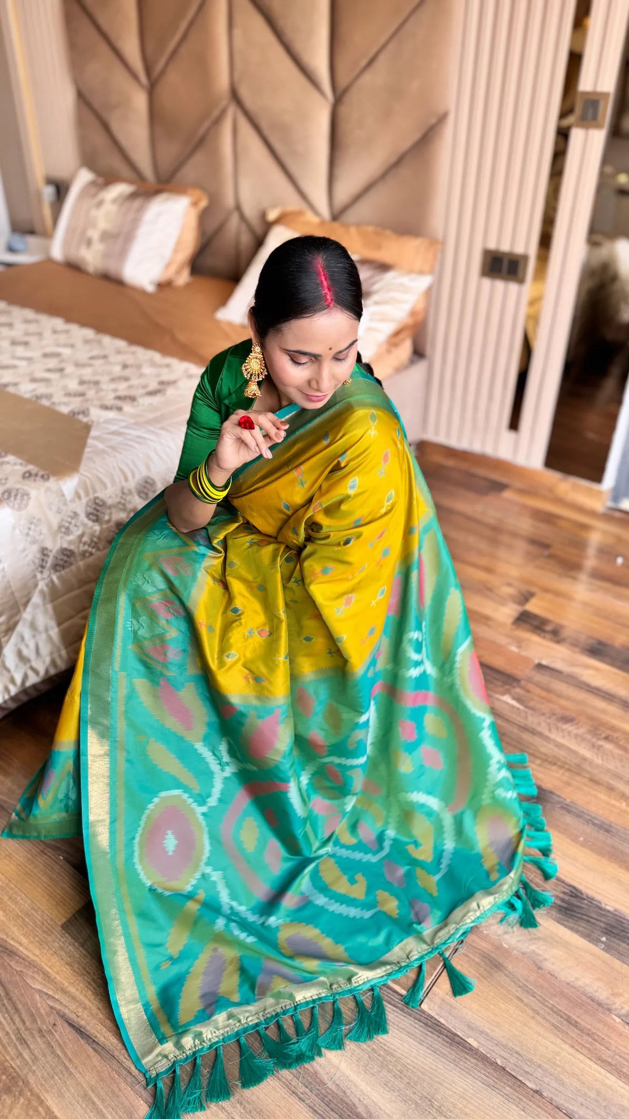 Ikkat Soft Silk Patola Guranted Fabric Saree