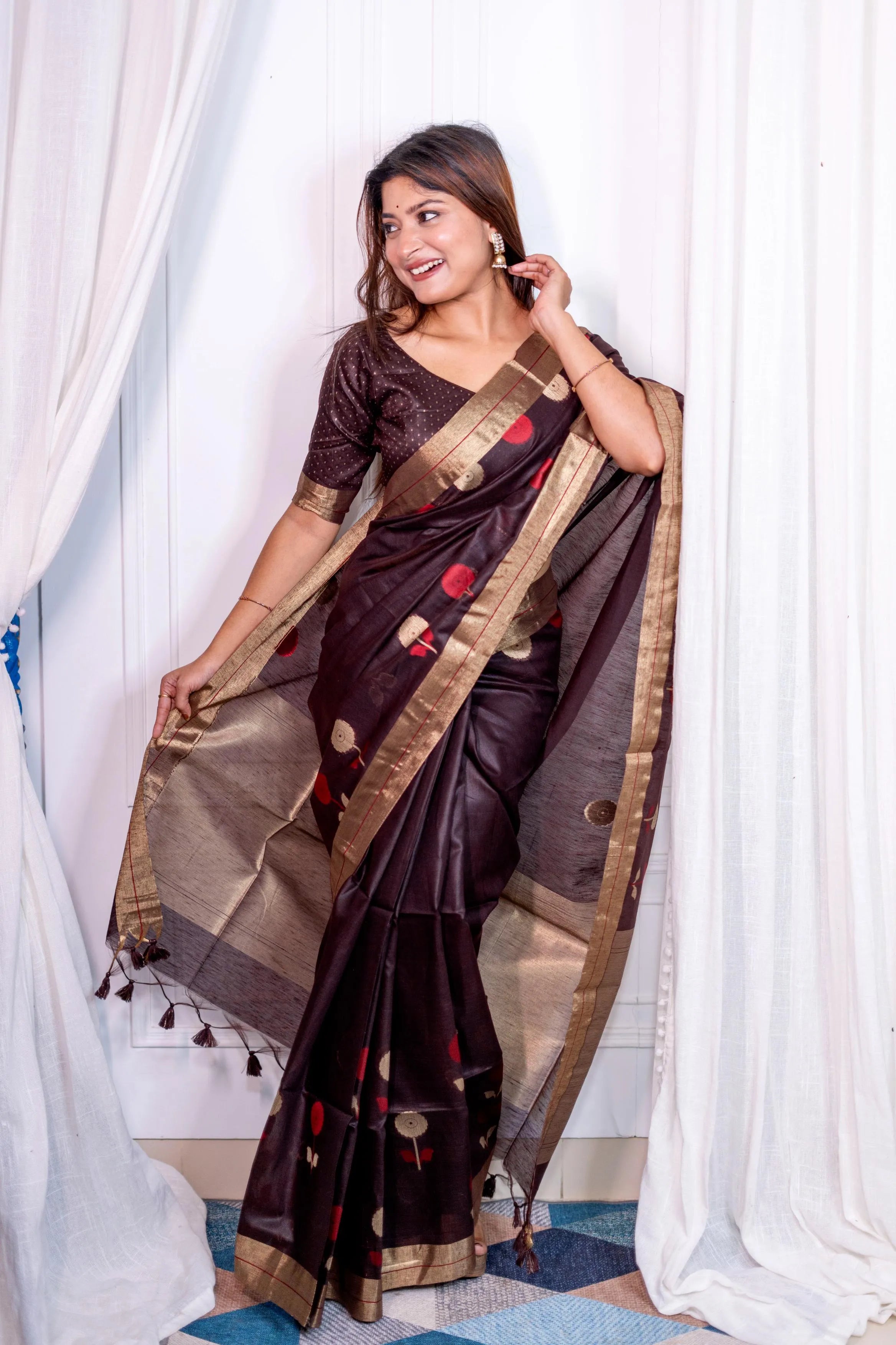 Linen Silk Jamdani Border Floral Printed Saree