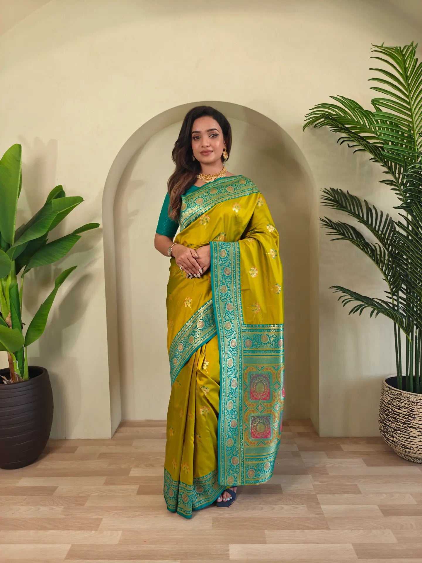 Banarasi Intricate Color Thread Saree