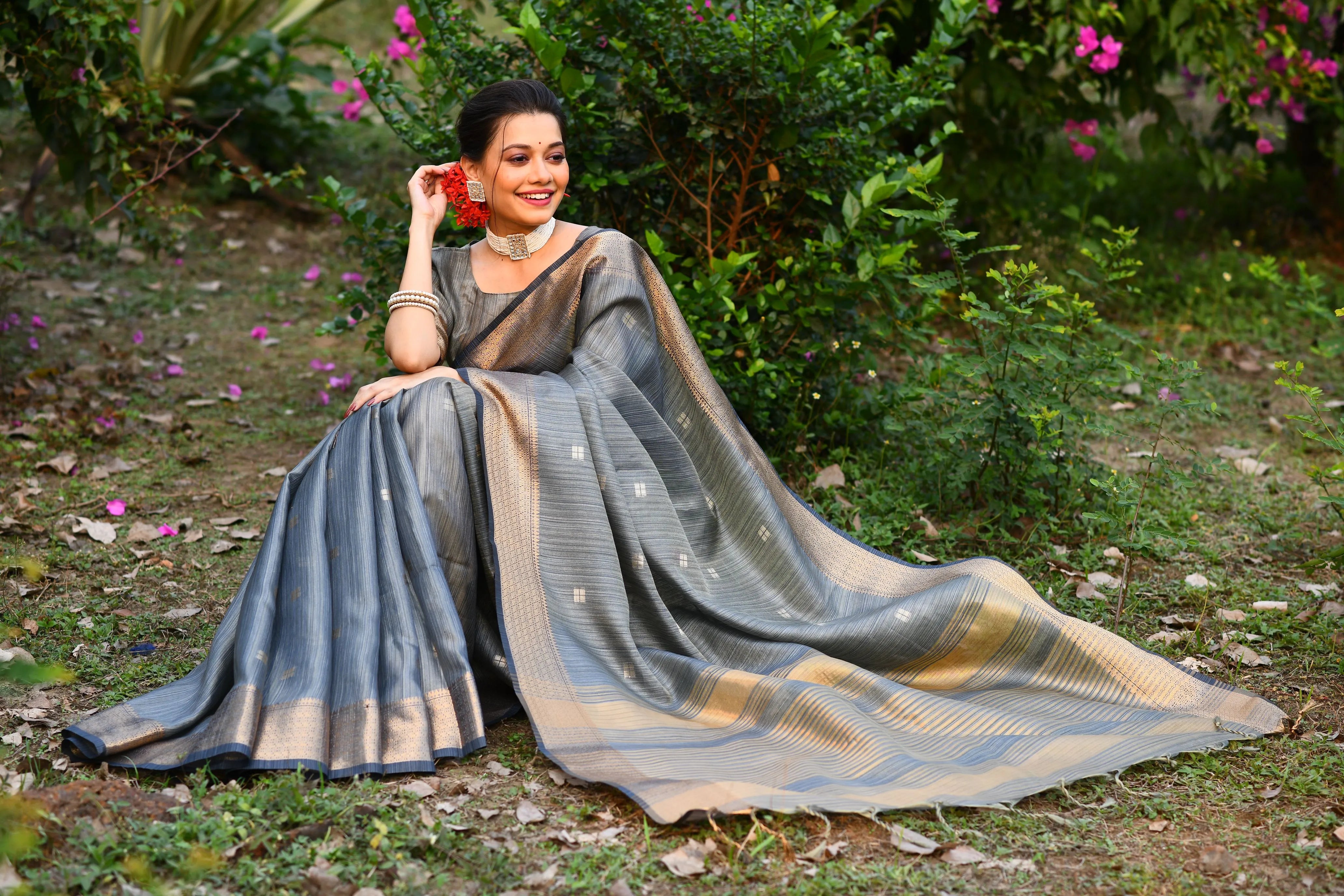 Maheshwari Zari Woven Soft Silk Saree