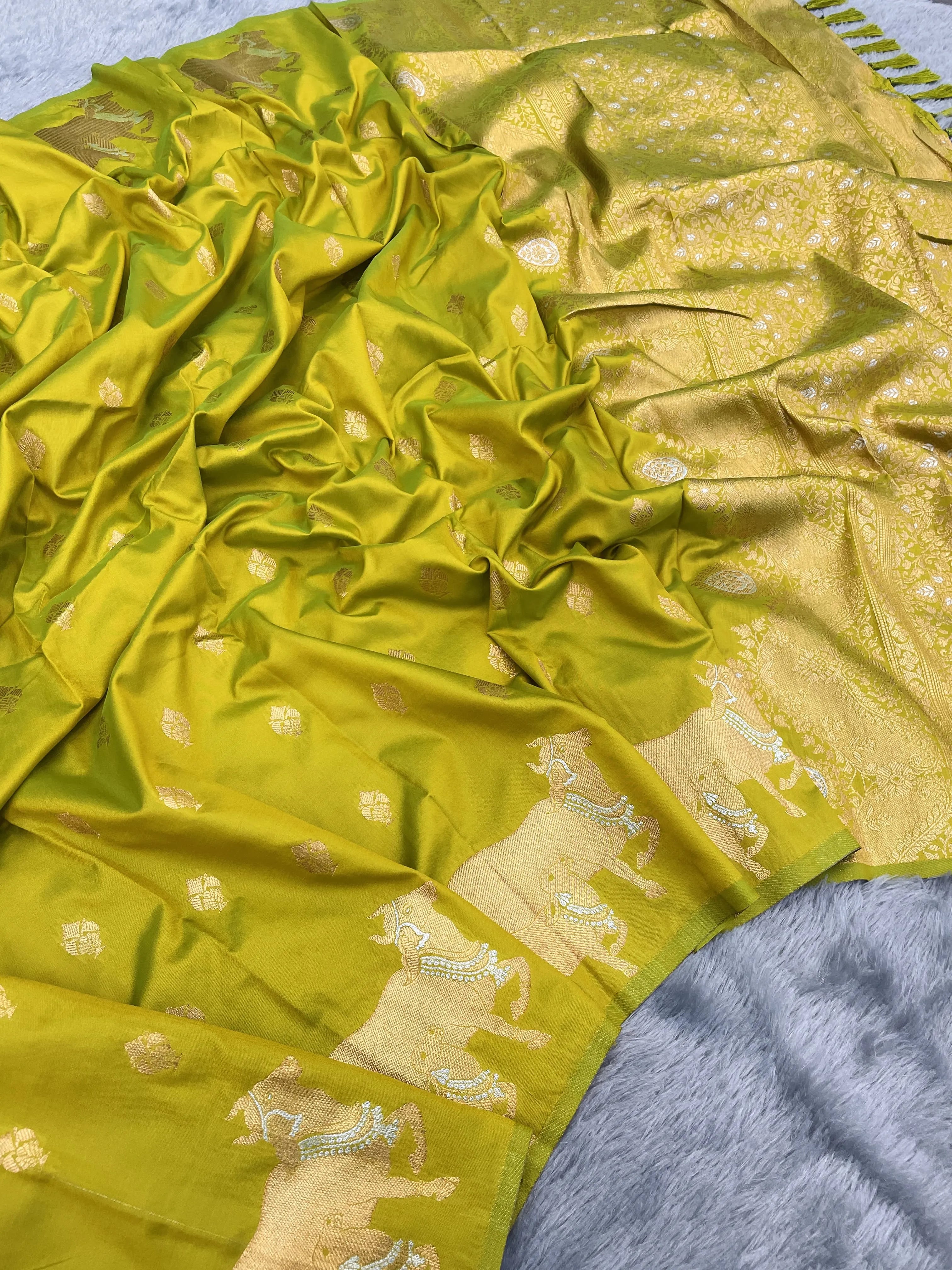 Moonga Silk Nandi Border Banarasi Saree