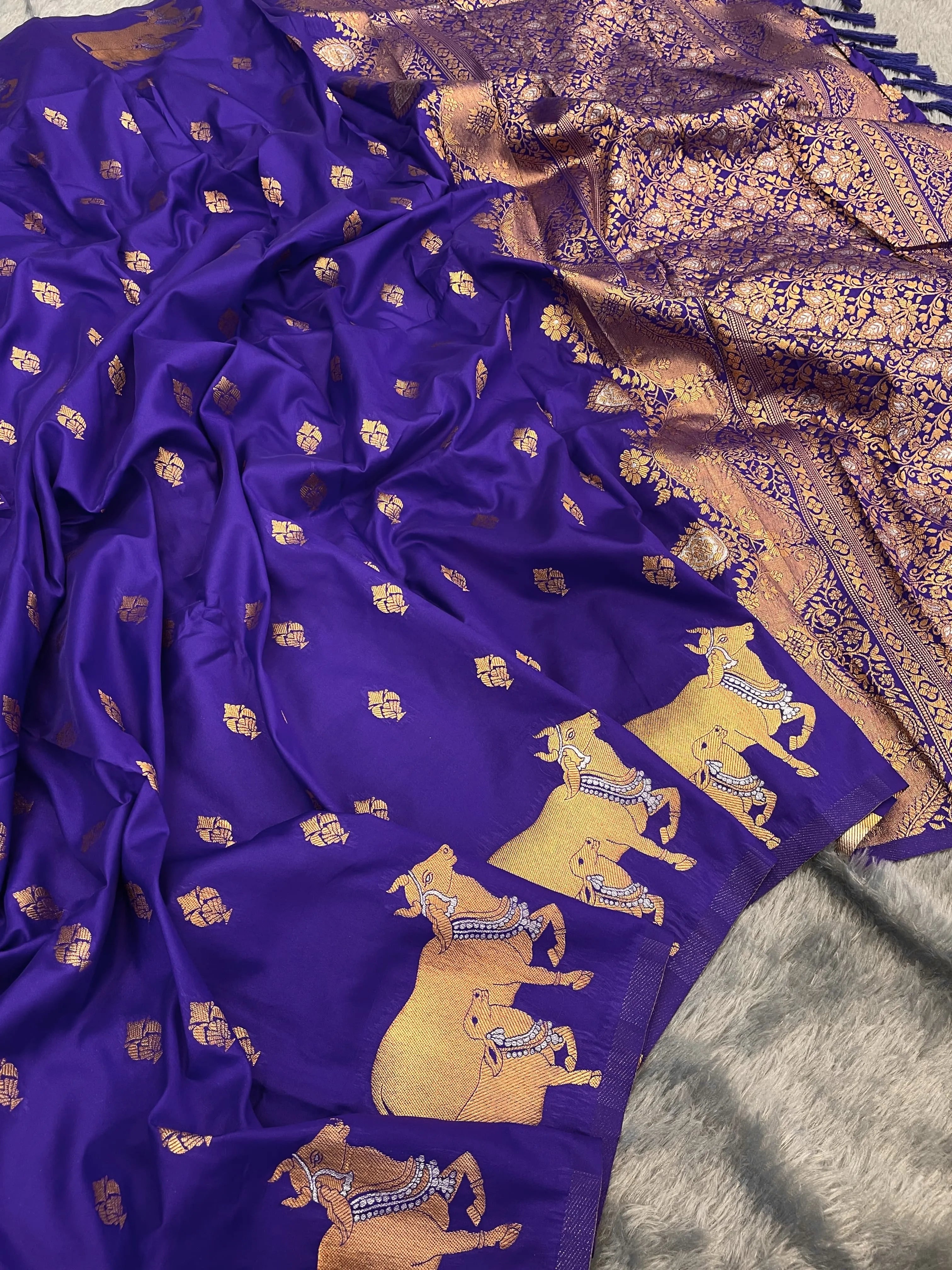 Moonga Silk Nandi Border Banarasi Saree