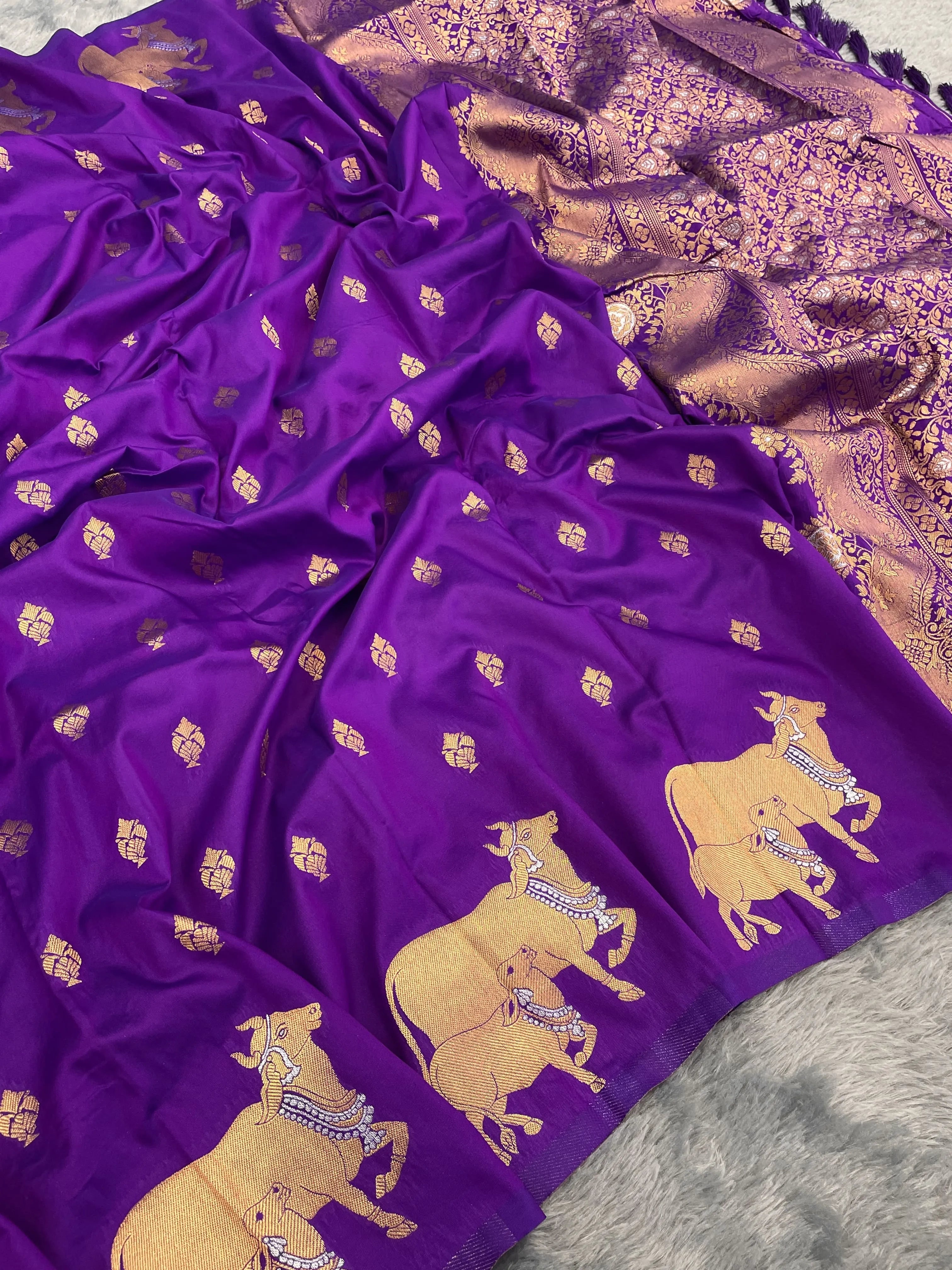 Moonga Silk Nandi Border Banarasi Saree