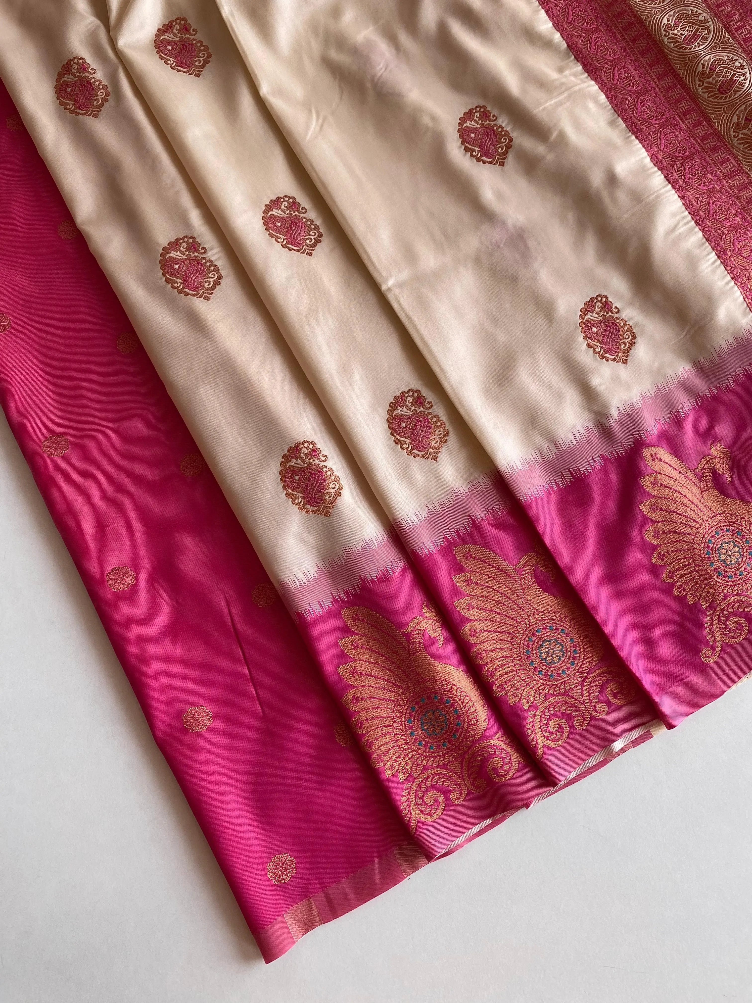 Dual Tone Unique Peacock Border Soft Silk Saree