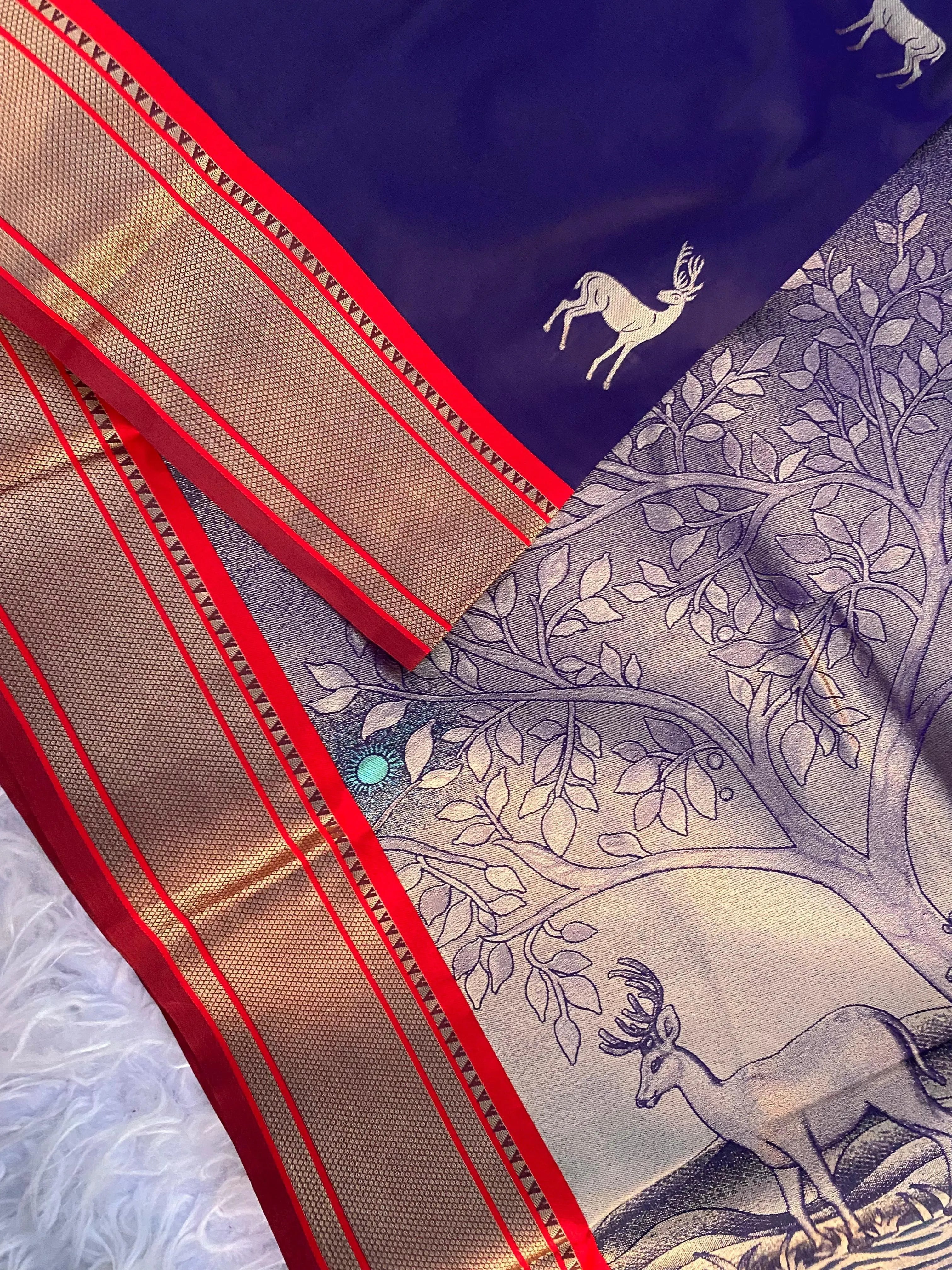 Deer Motif Concept Border Soft Silk Saree