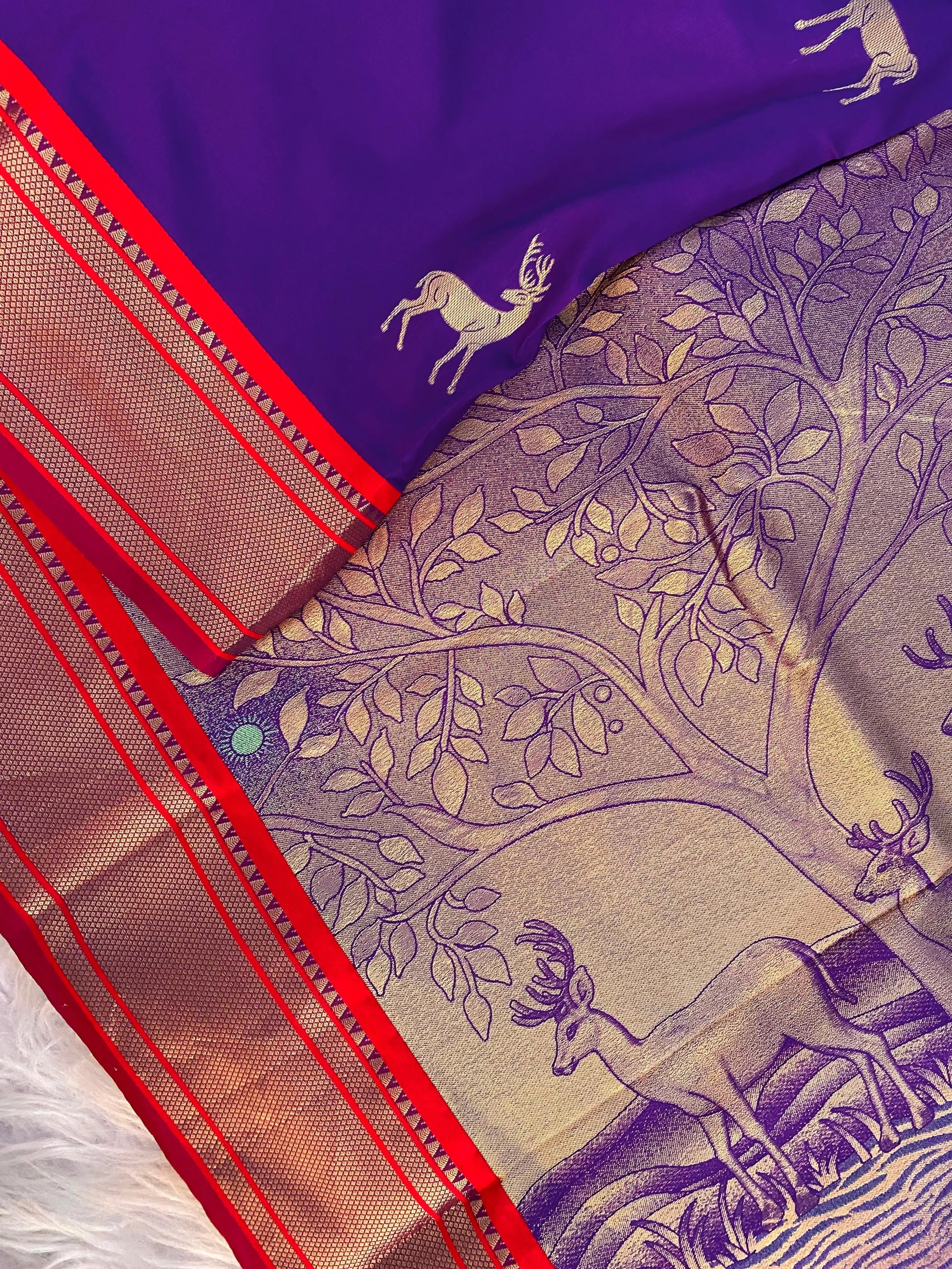 Deer Motif Concept Border Soft Silk Saree