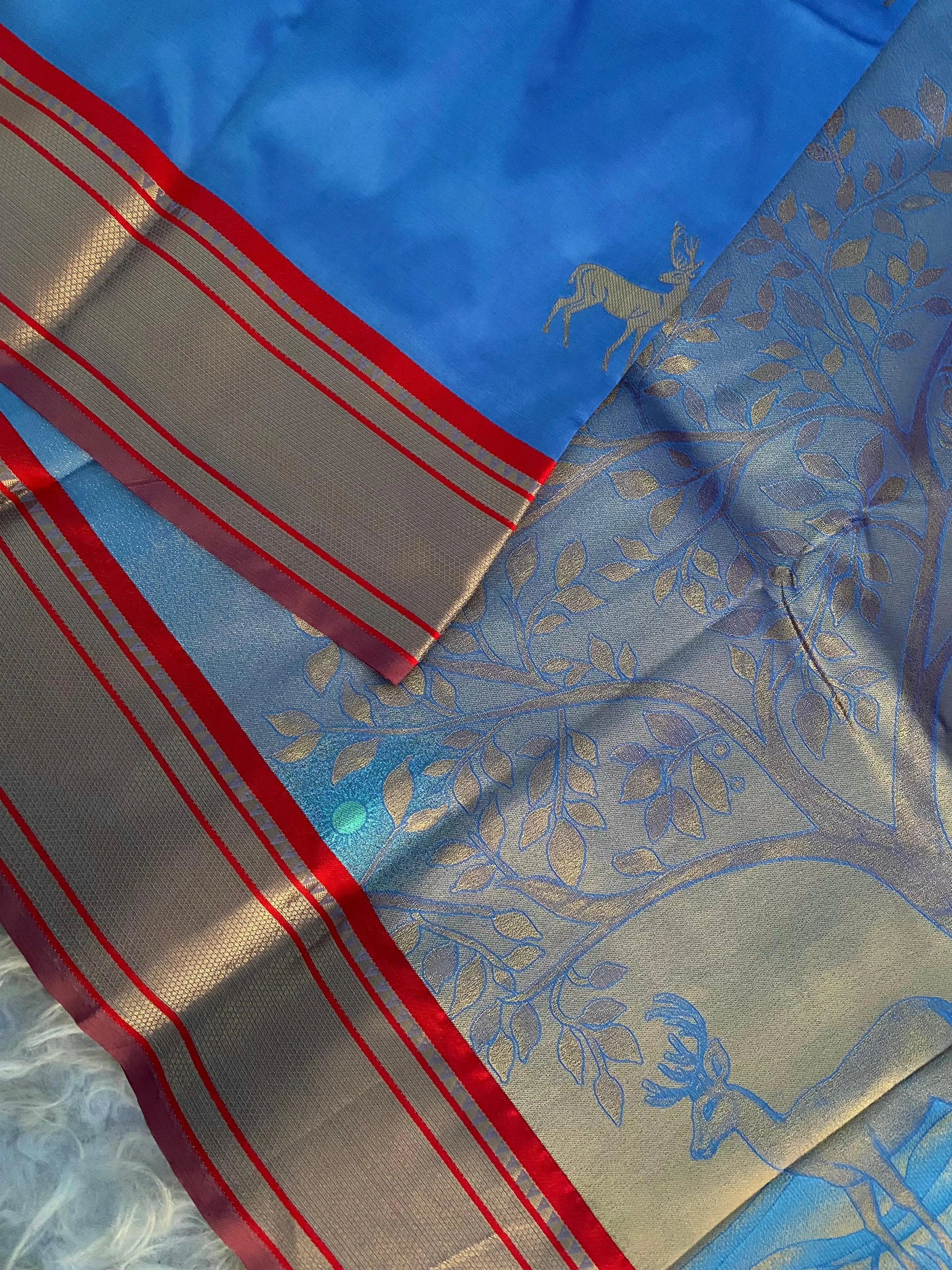 Deer Motif Concept Border Soft Silk Saree