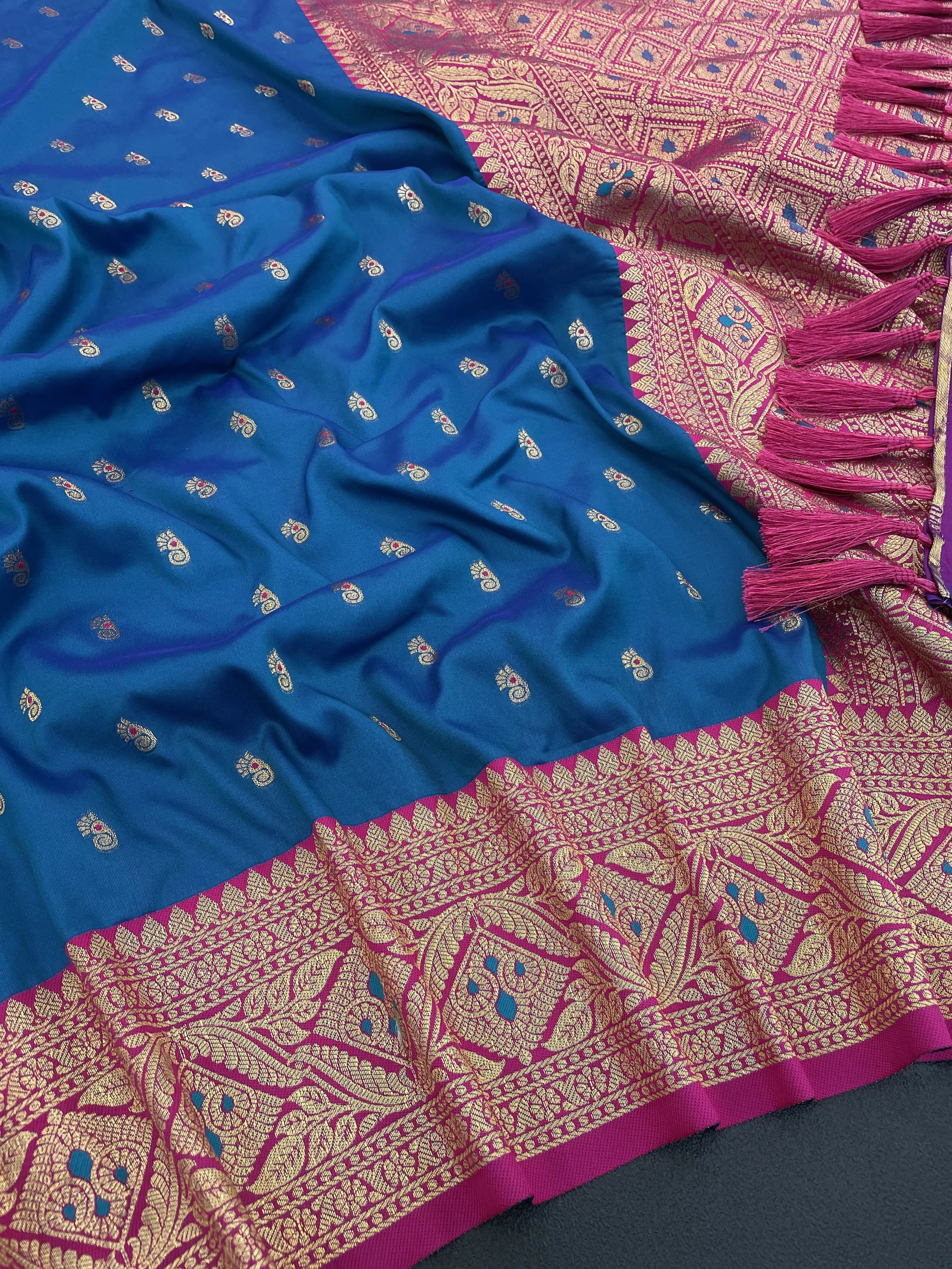 Soft Silk Ganraya Motif Paithani Saree