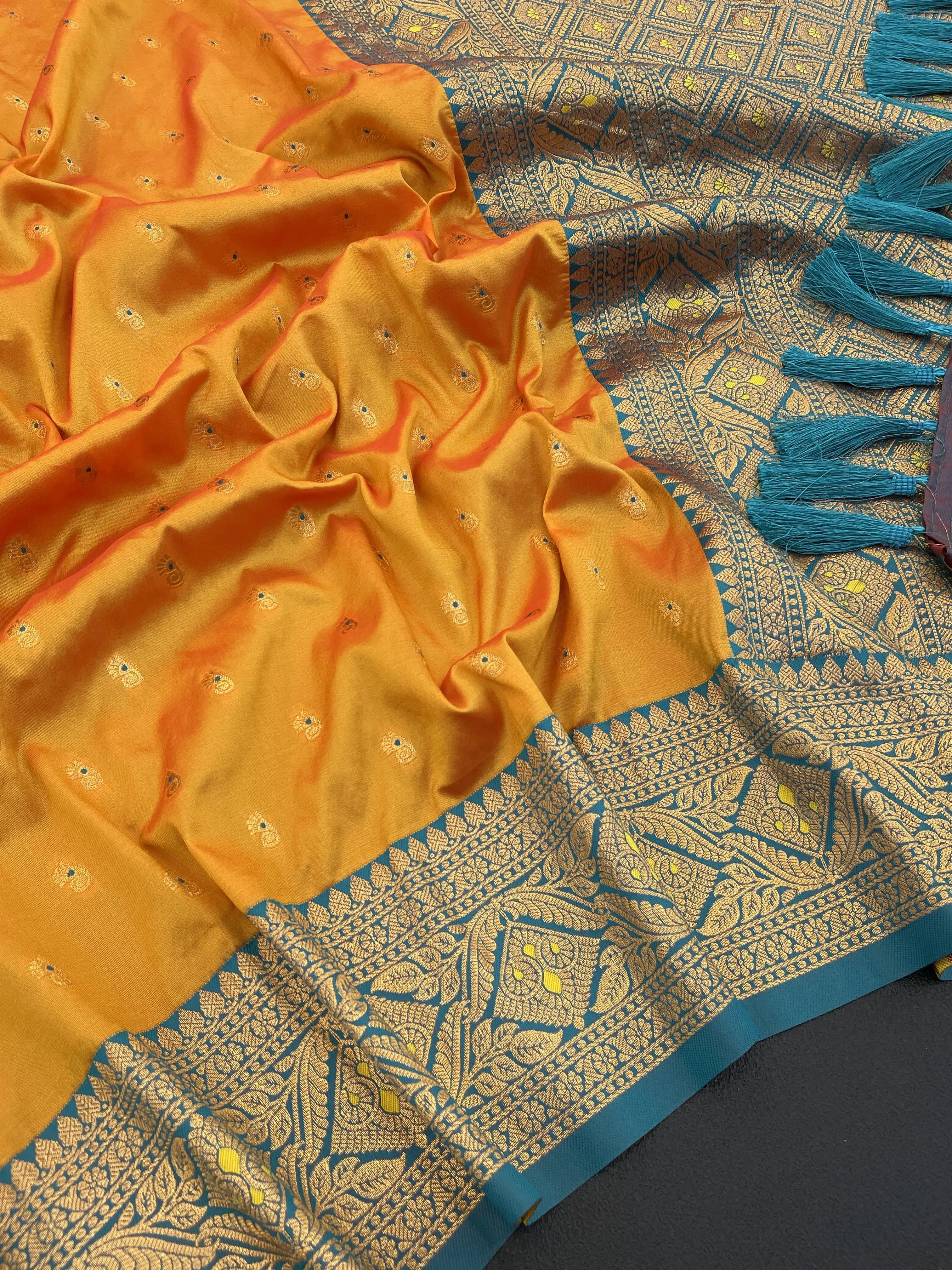 Soft Silk Ganraya Motif Paithani Saree