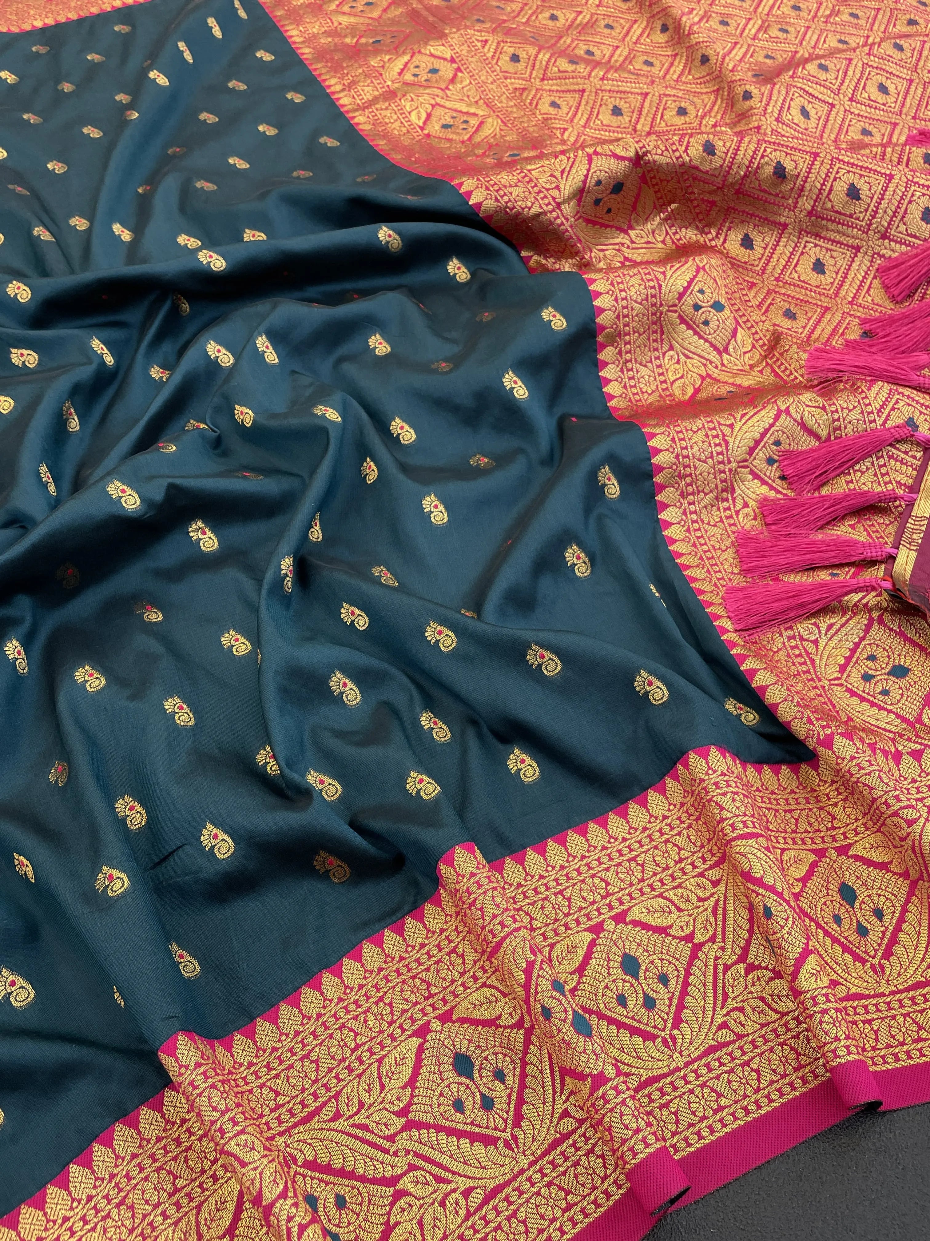 Soft Silk Ganraya Motif Paithani Saree