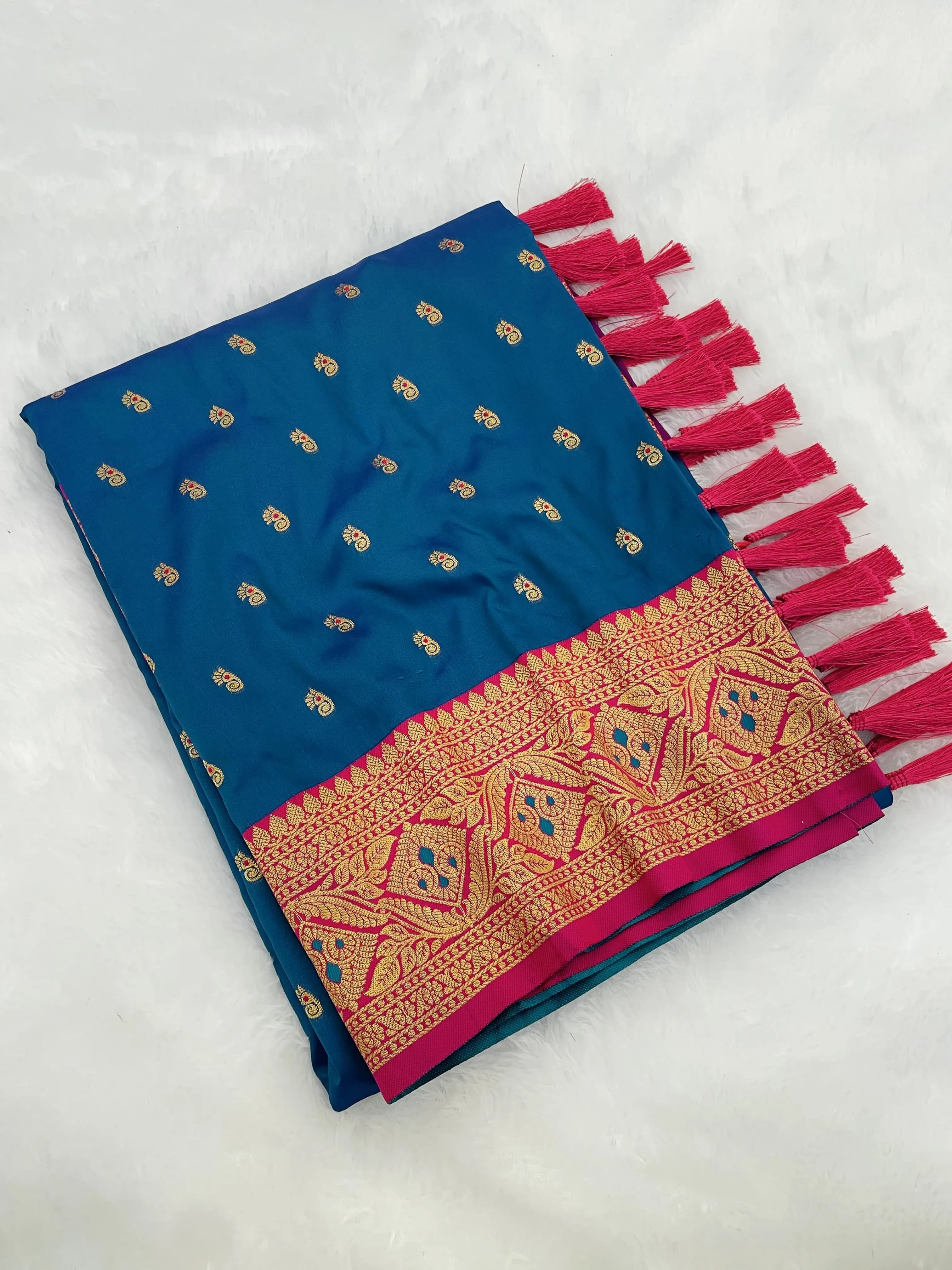 Soft Silk Ganraya Motif Paithani Saree
