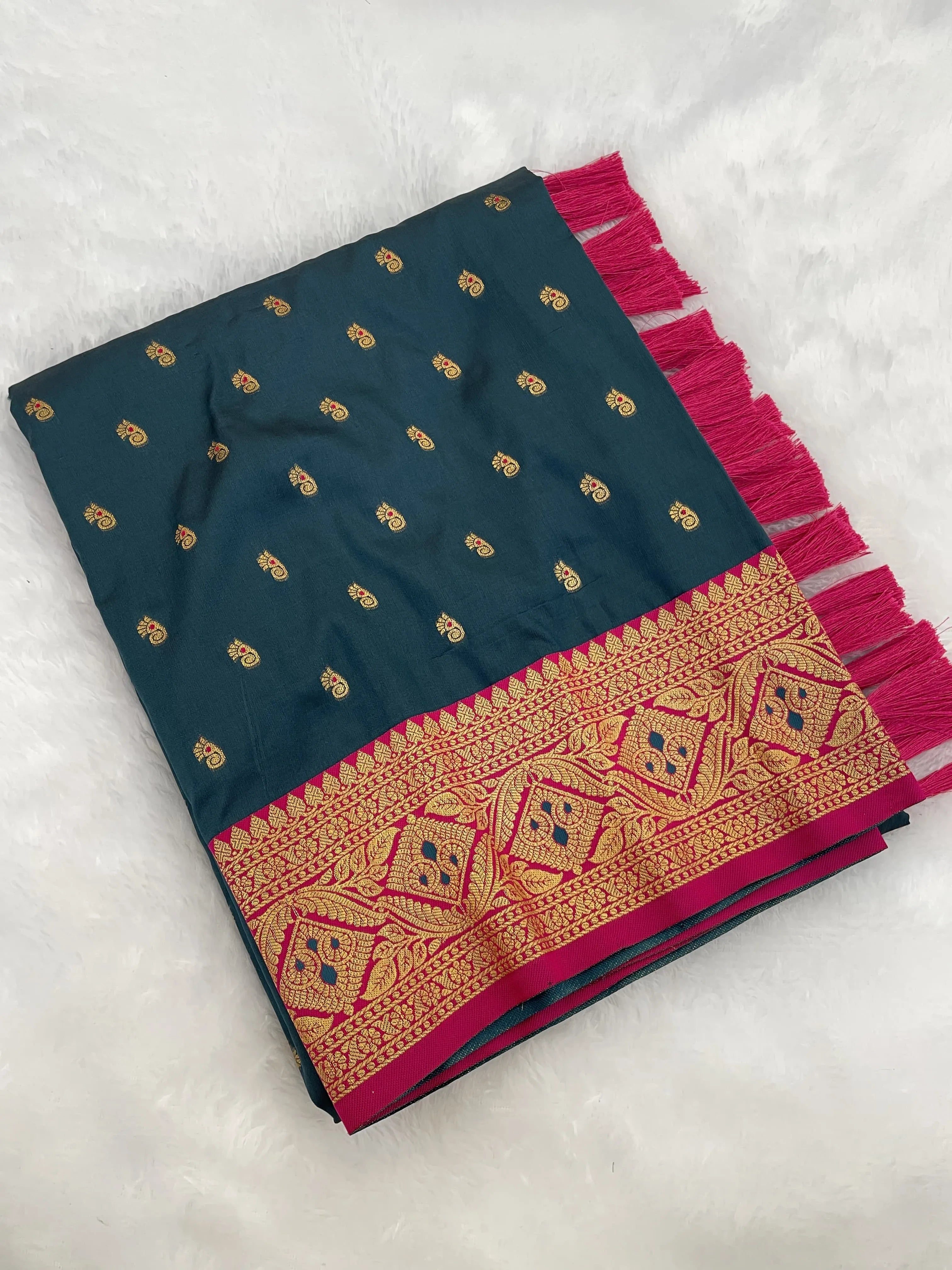 Soft Silk Ganraya Motif Paithani Saree