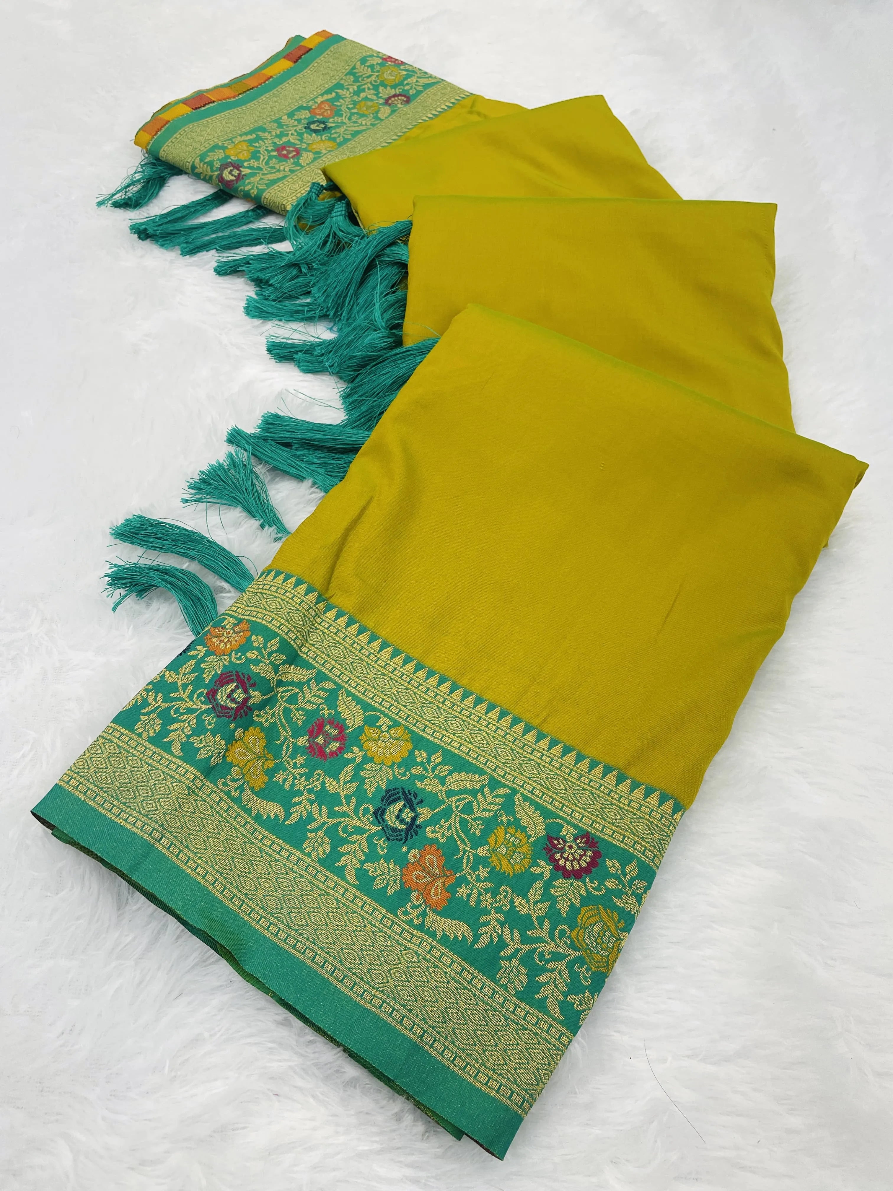 Soft Silk Kadiyal Paithani Saree
