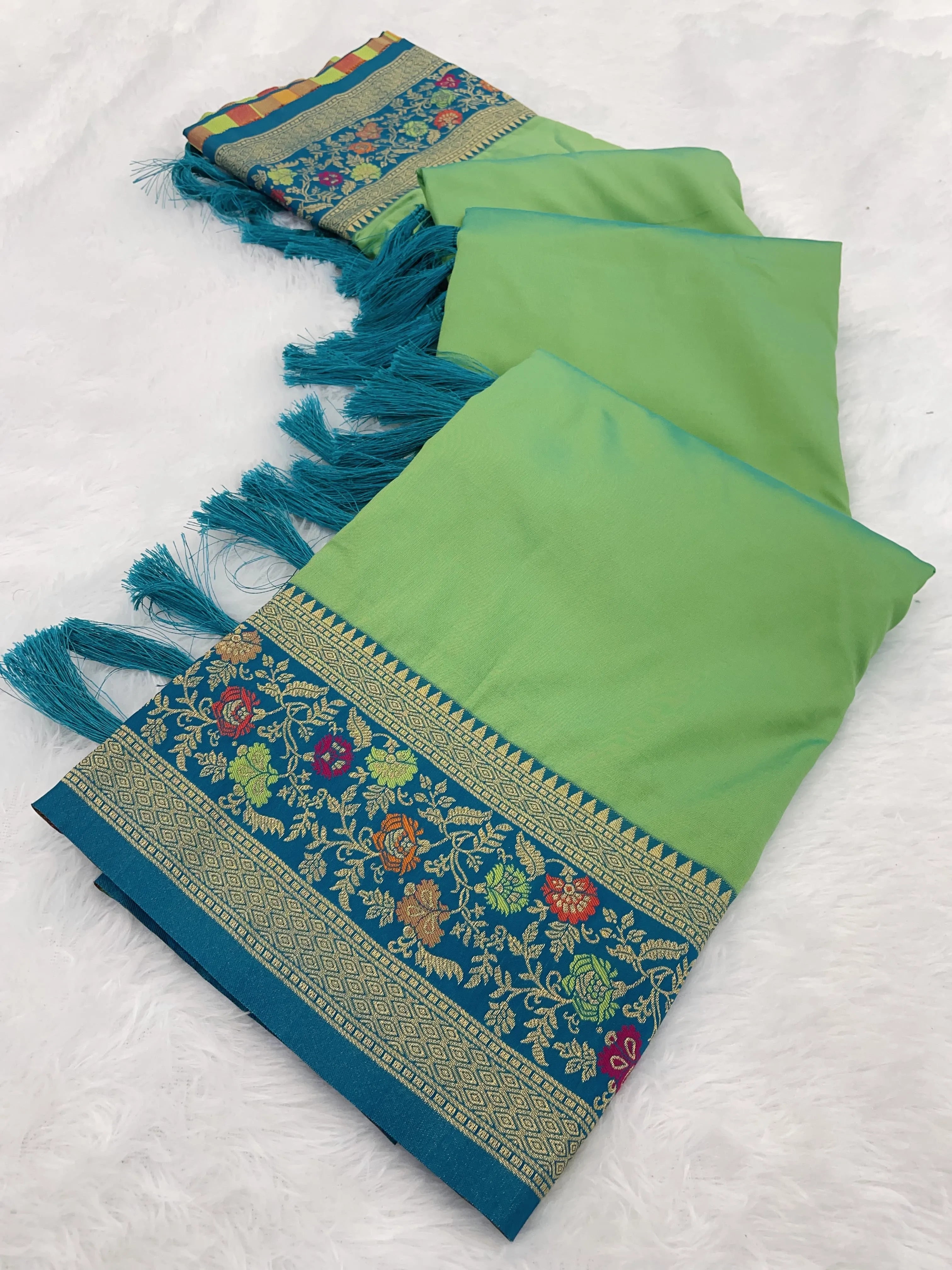 Soft Silk Kadiyal Paithani Saree