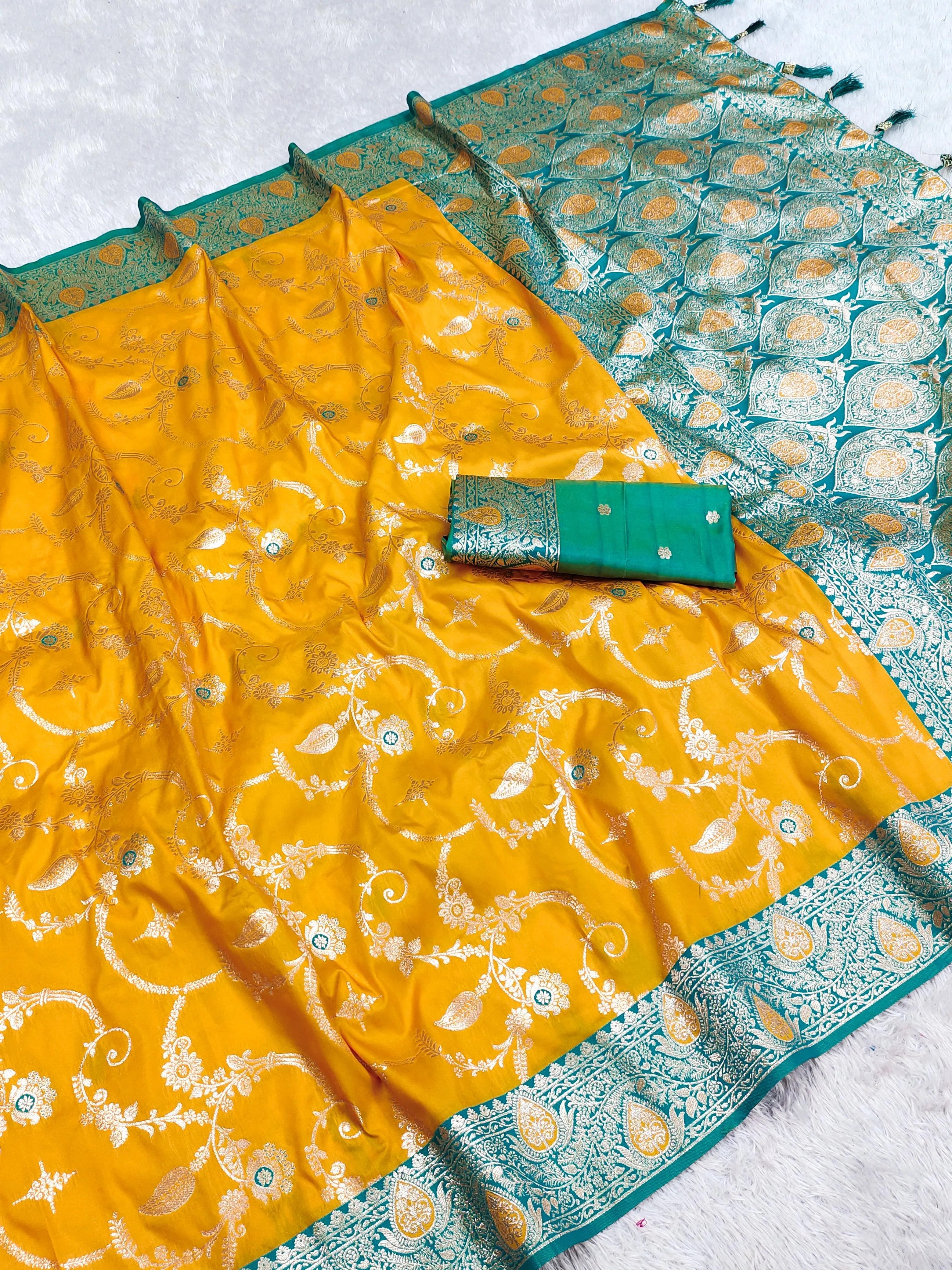 Soft Silk Banarasi Meenakari Zari Weaving Saree
