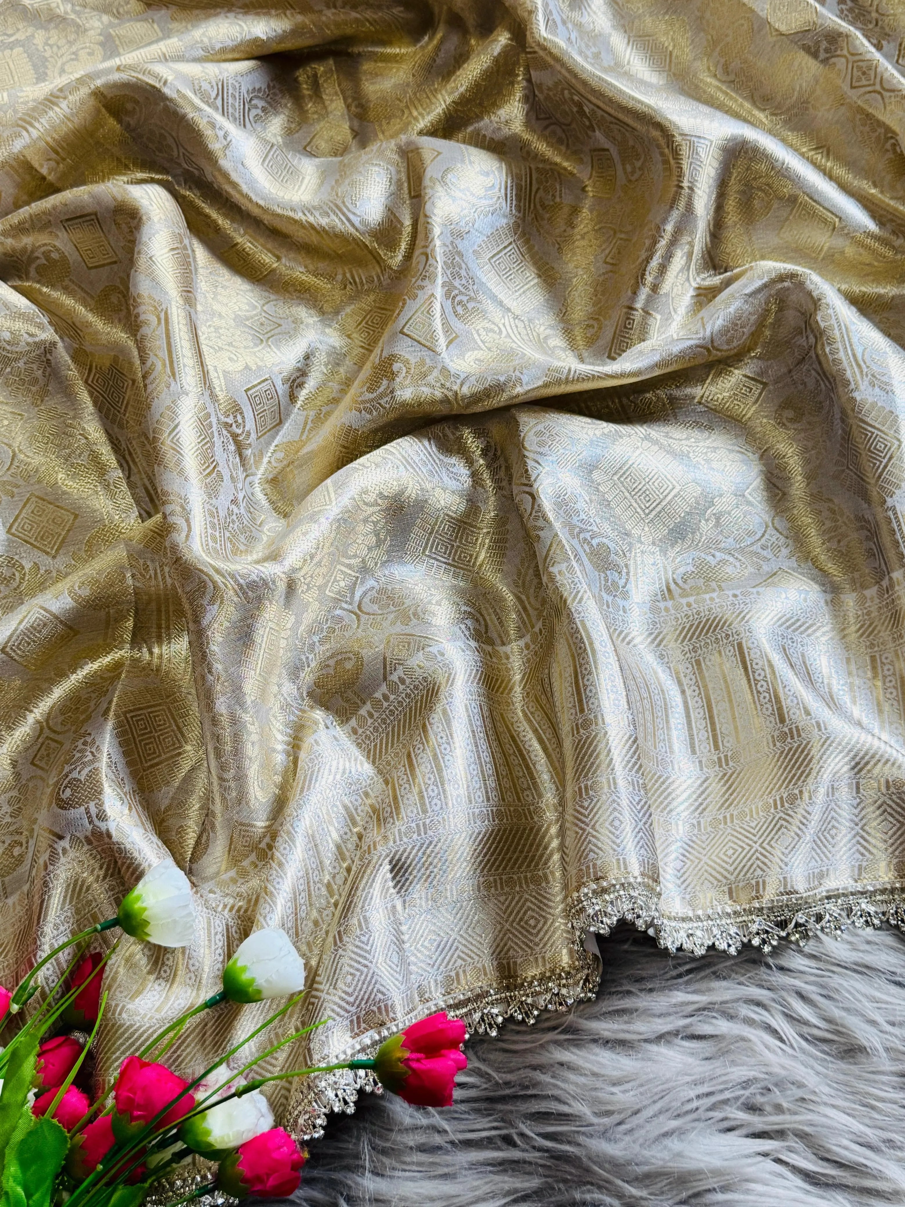 Nayanthara Inspired Banarasi Jharkan Border Saree