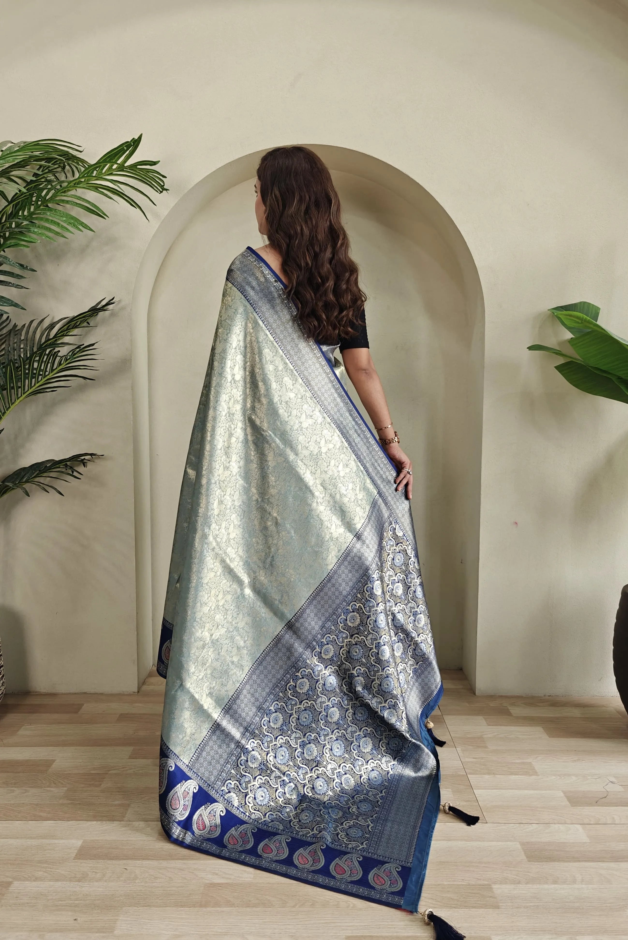 Zari Kanchi SIlk Contrast Border Banarasi Saree  (Product Code: AS-921)