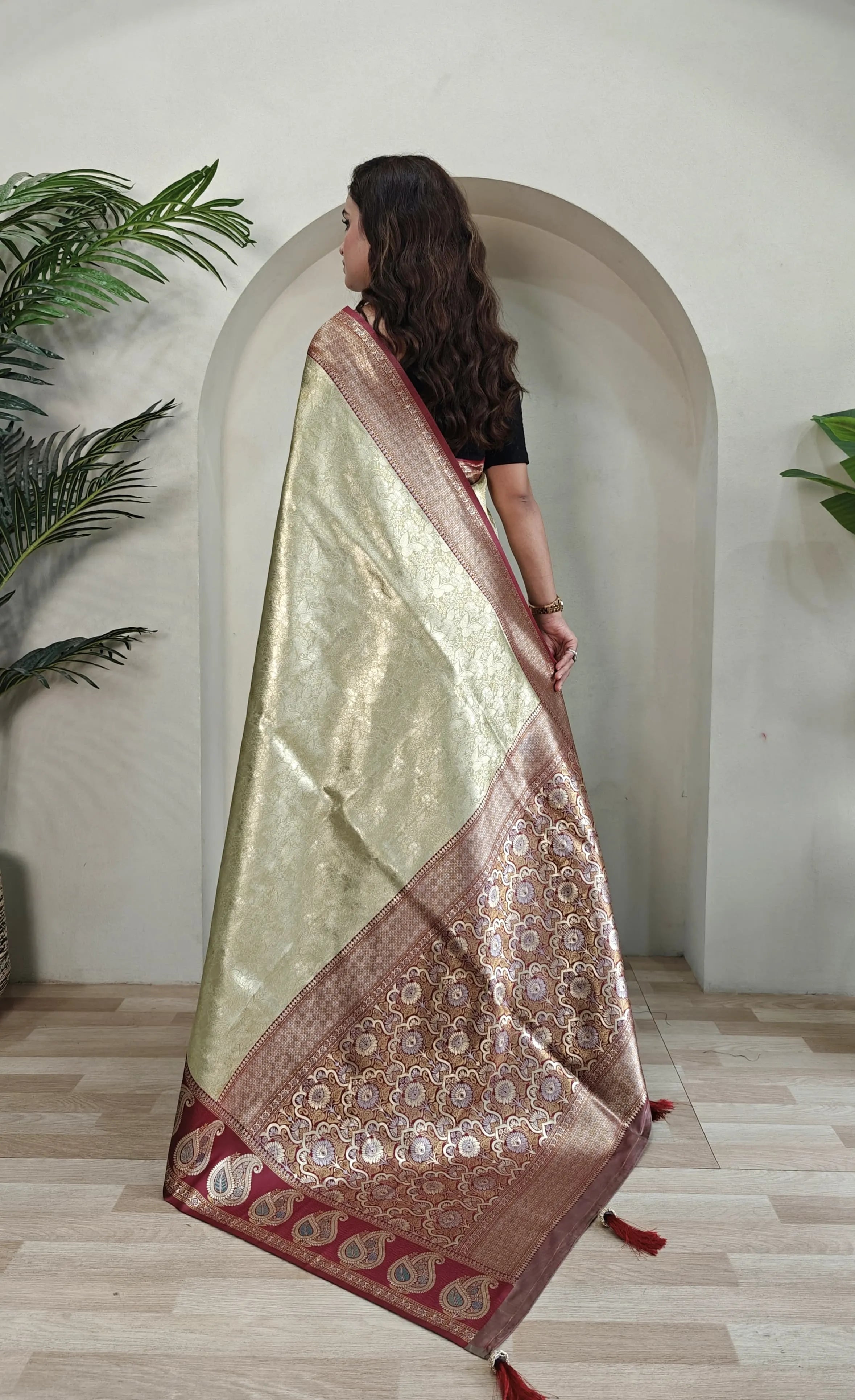 Zari Kanchi SIlk Contrast Border Banarasi Saree  (Product Code: AS-921)