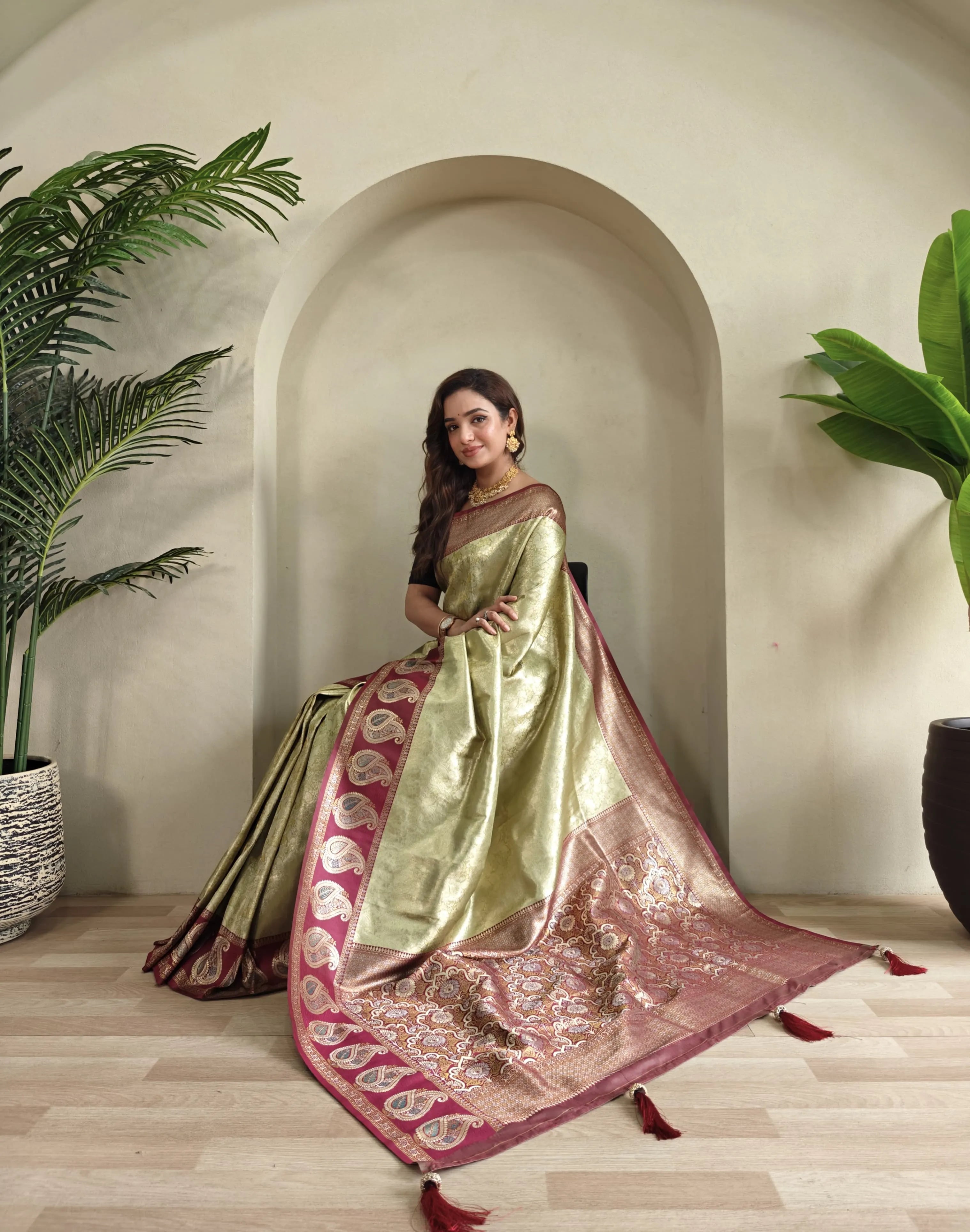Zari Kanchi SIlk Contrast Border Banarasi Saree  (Product Code: AS-921)
