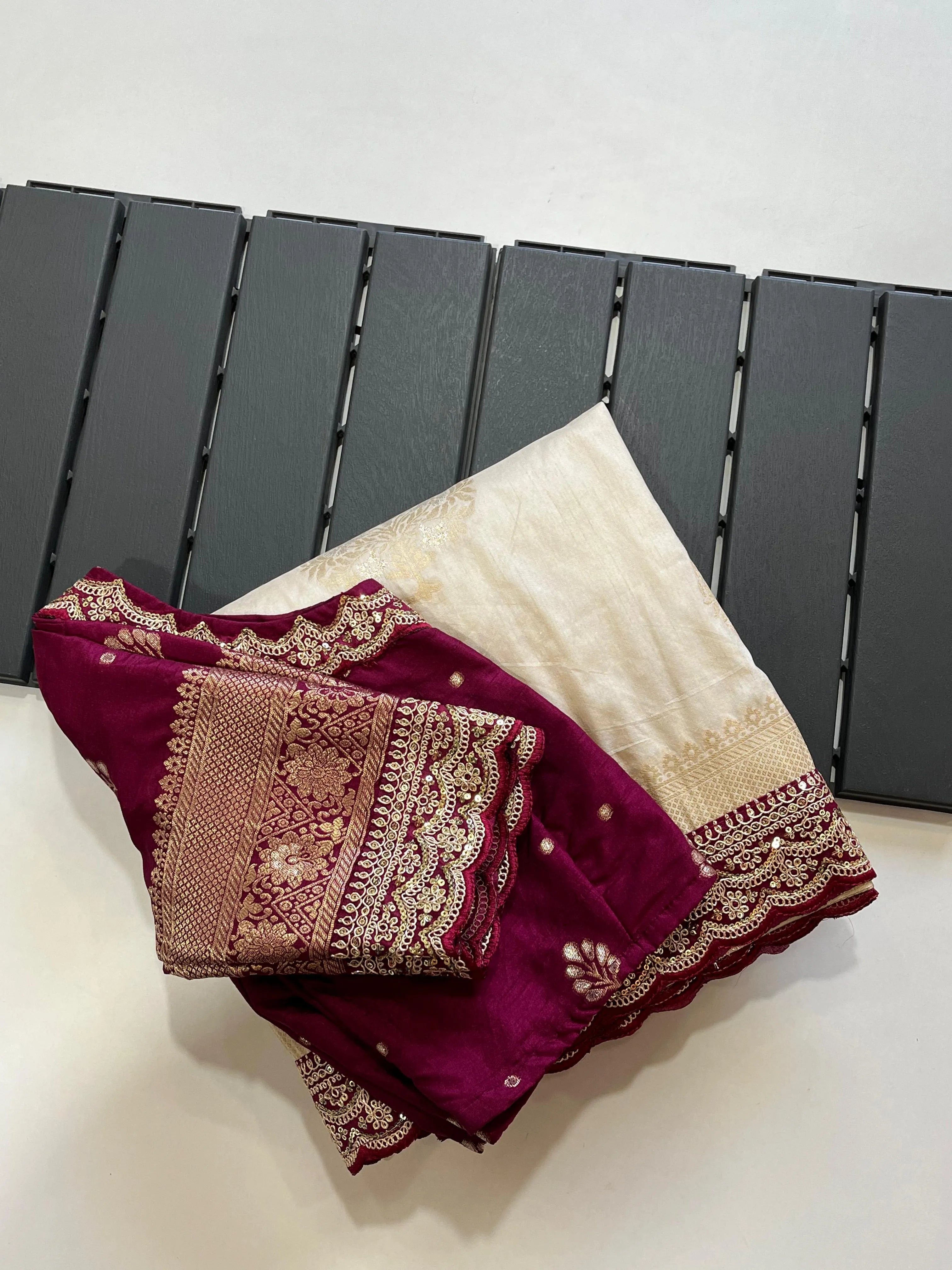 Banarasi Jaal Embroidery Sequence Work Sarees (Unstiched Blouse)