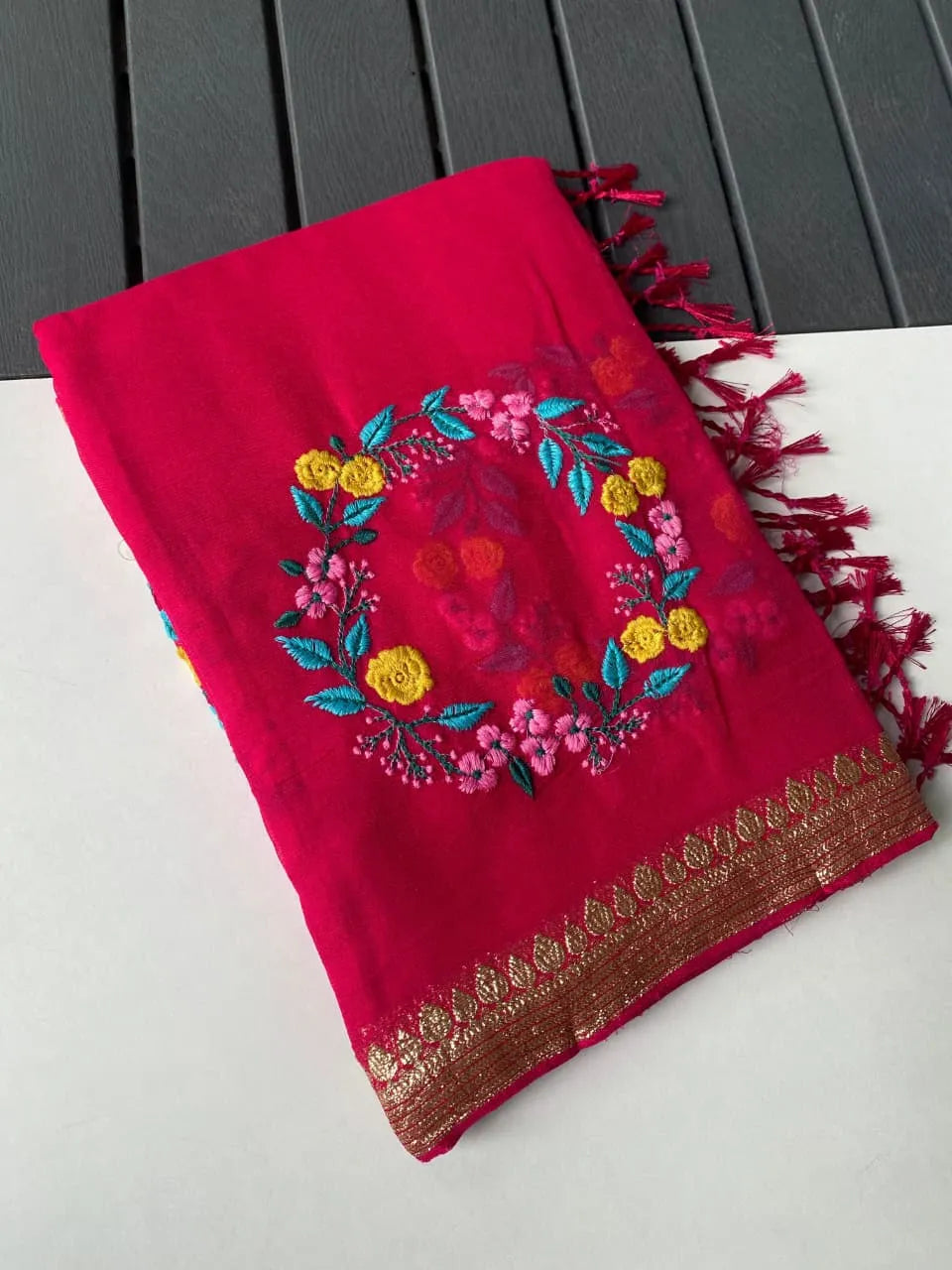 Viscose Georgette Embroidery Crown Thread Work Saree