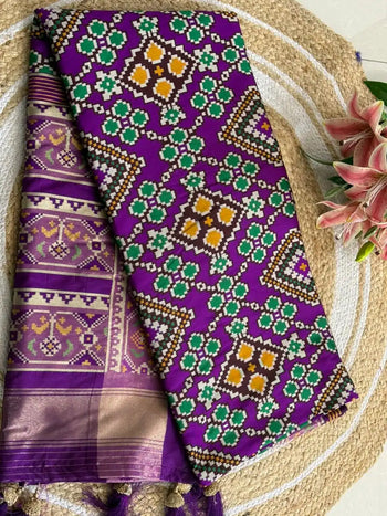 Premium Patola Weaving Phool Jaal Design Saree