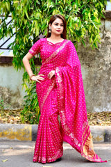 Gota Pati Border Teen Dani Bandhani Saree