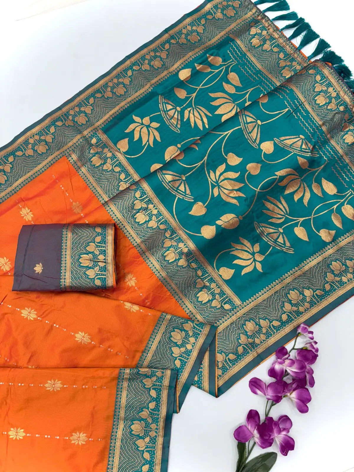 Soft Silk Contrast Flower Border Saree