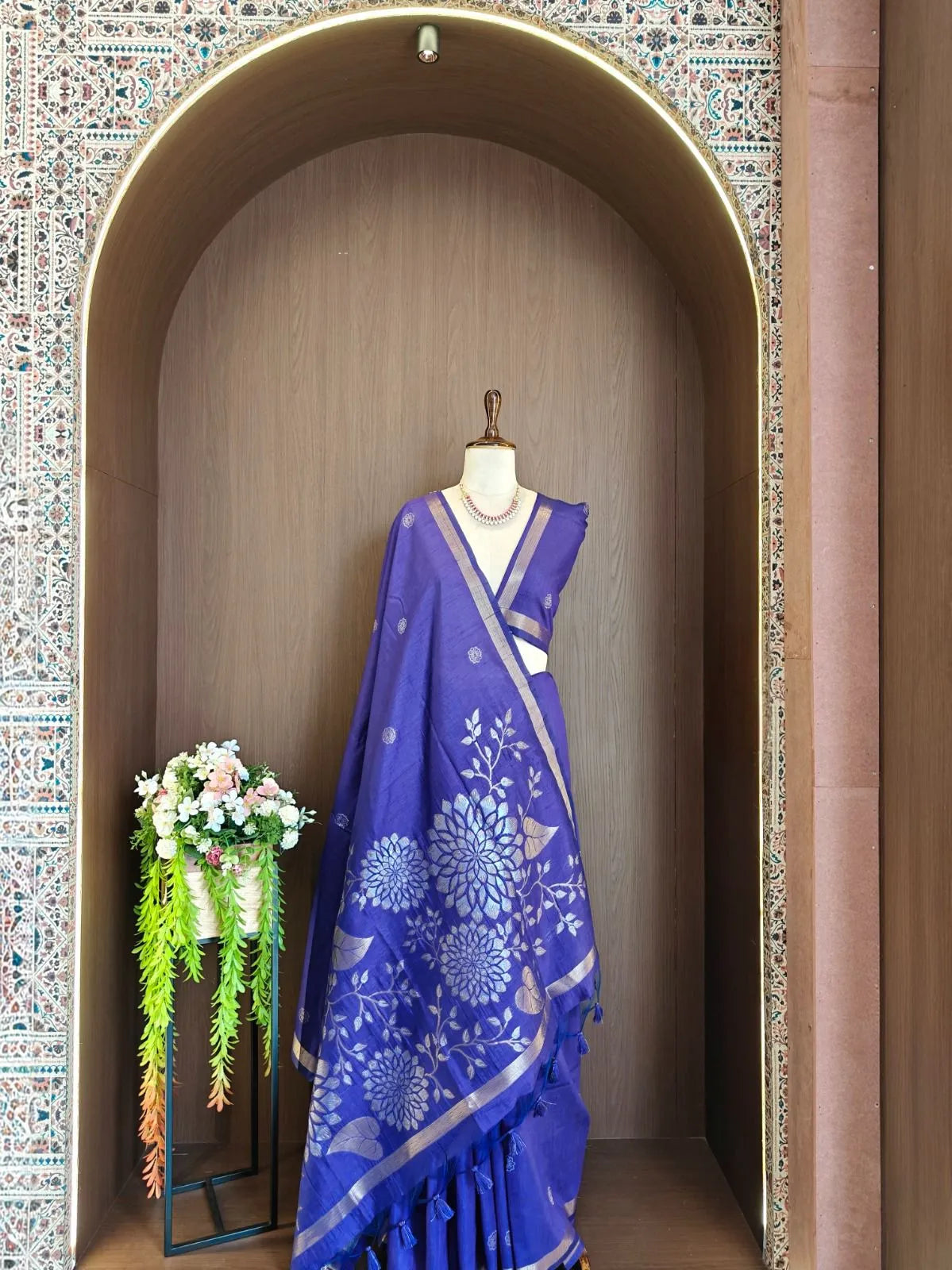 Soft Khadi Raw Silk Floral Pallu Saree
