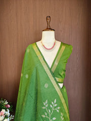 Soft Khadi Raw Silk Floral Pallu Saree