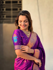 Paithani Vitthala Pallu Muniya Border Saree