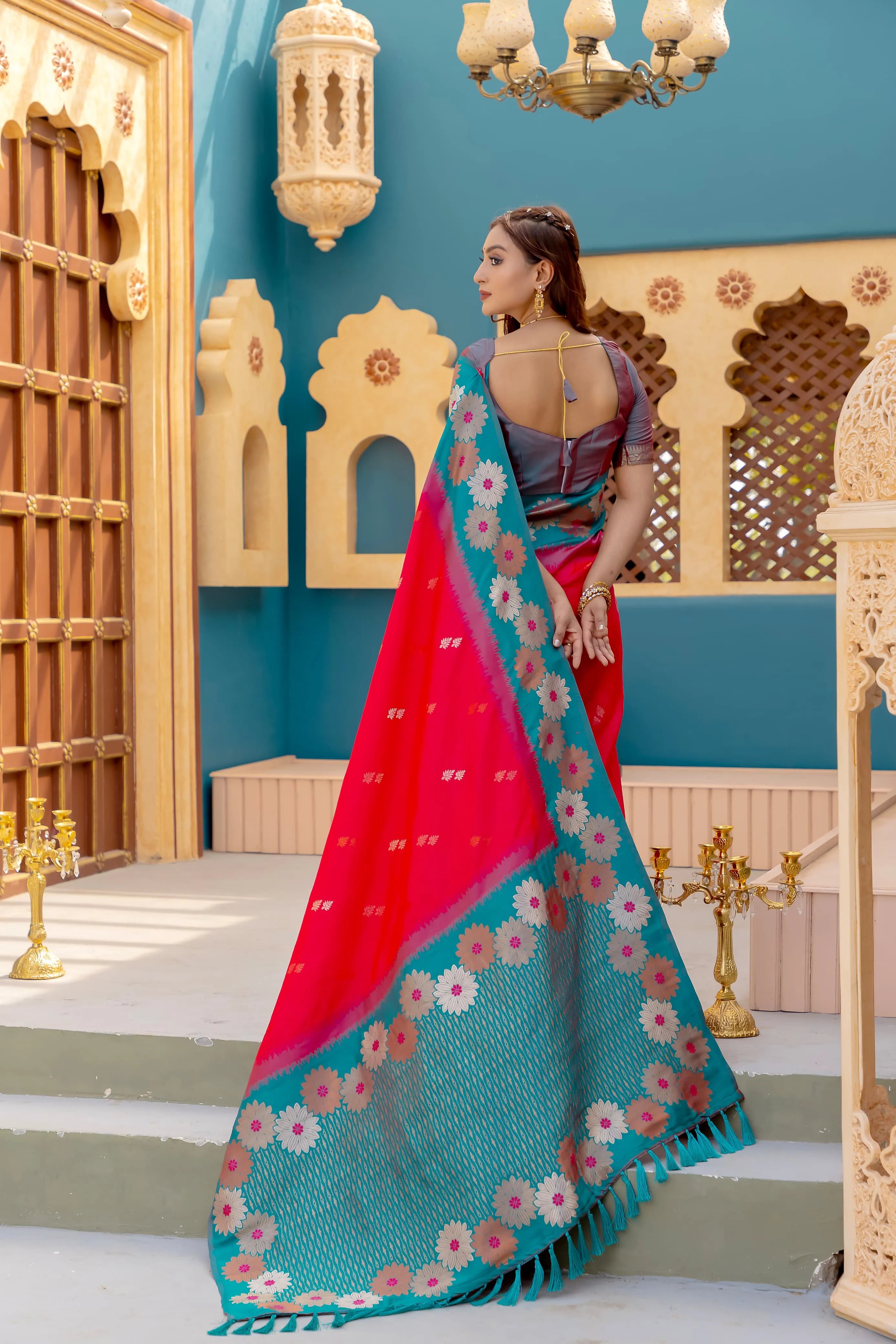 Soft Silk Floral Zari Weaving Saree