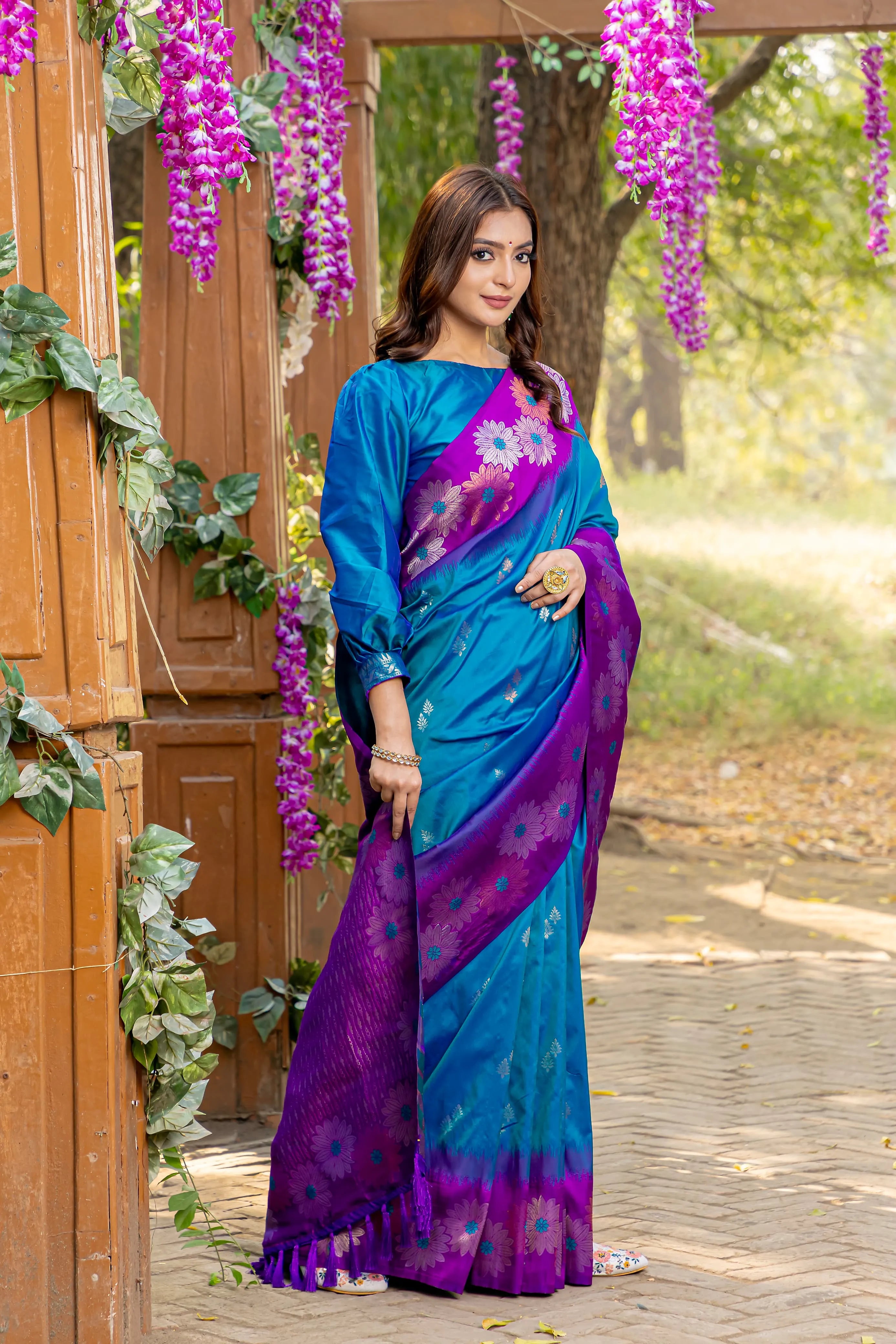 Soft Silk Floral Zari Weaving Saree