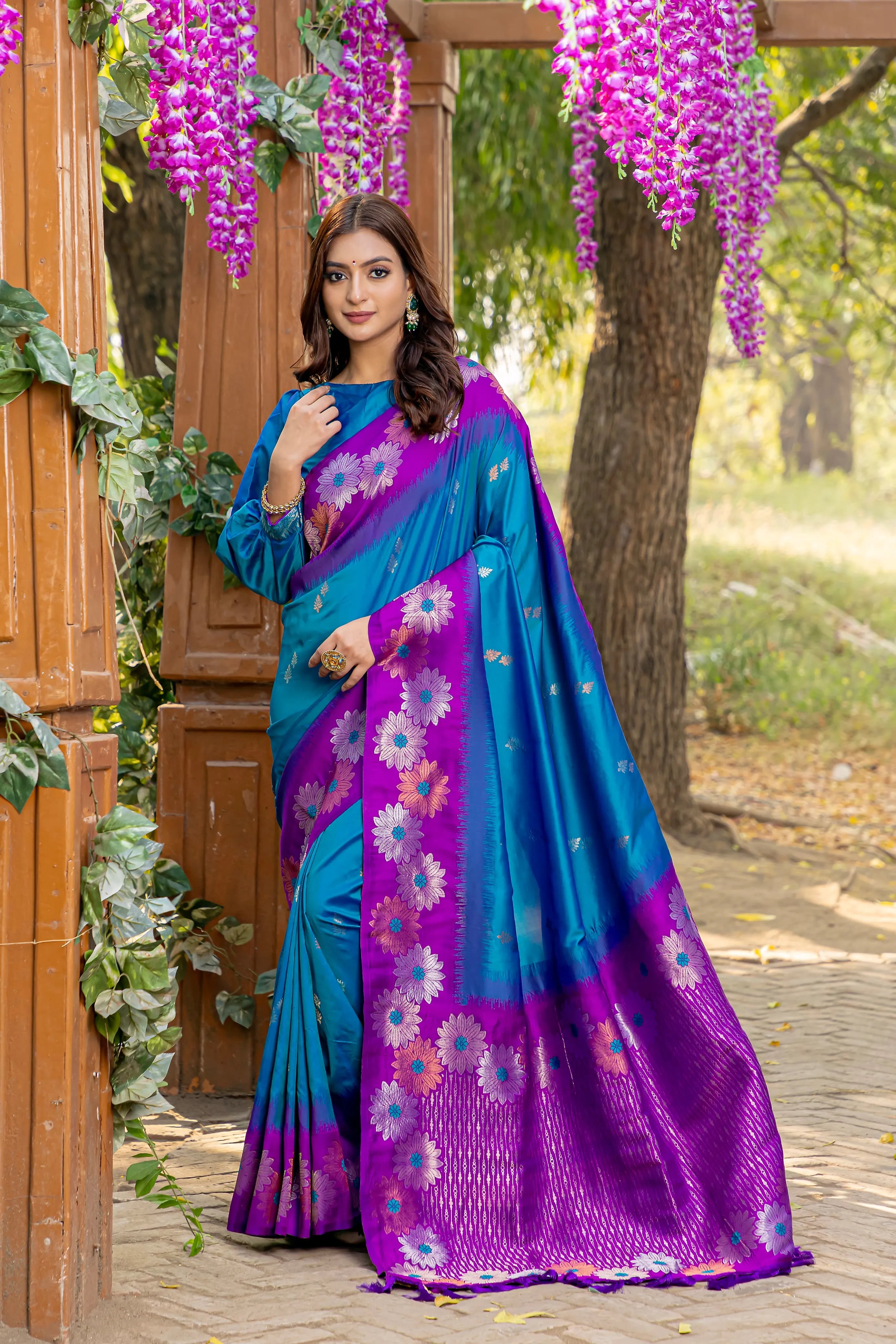 Soft Silk Floral Zari Weaving Saree