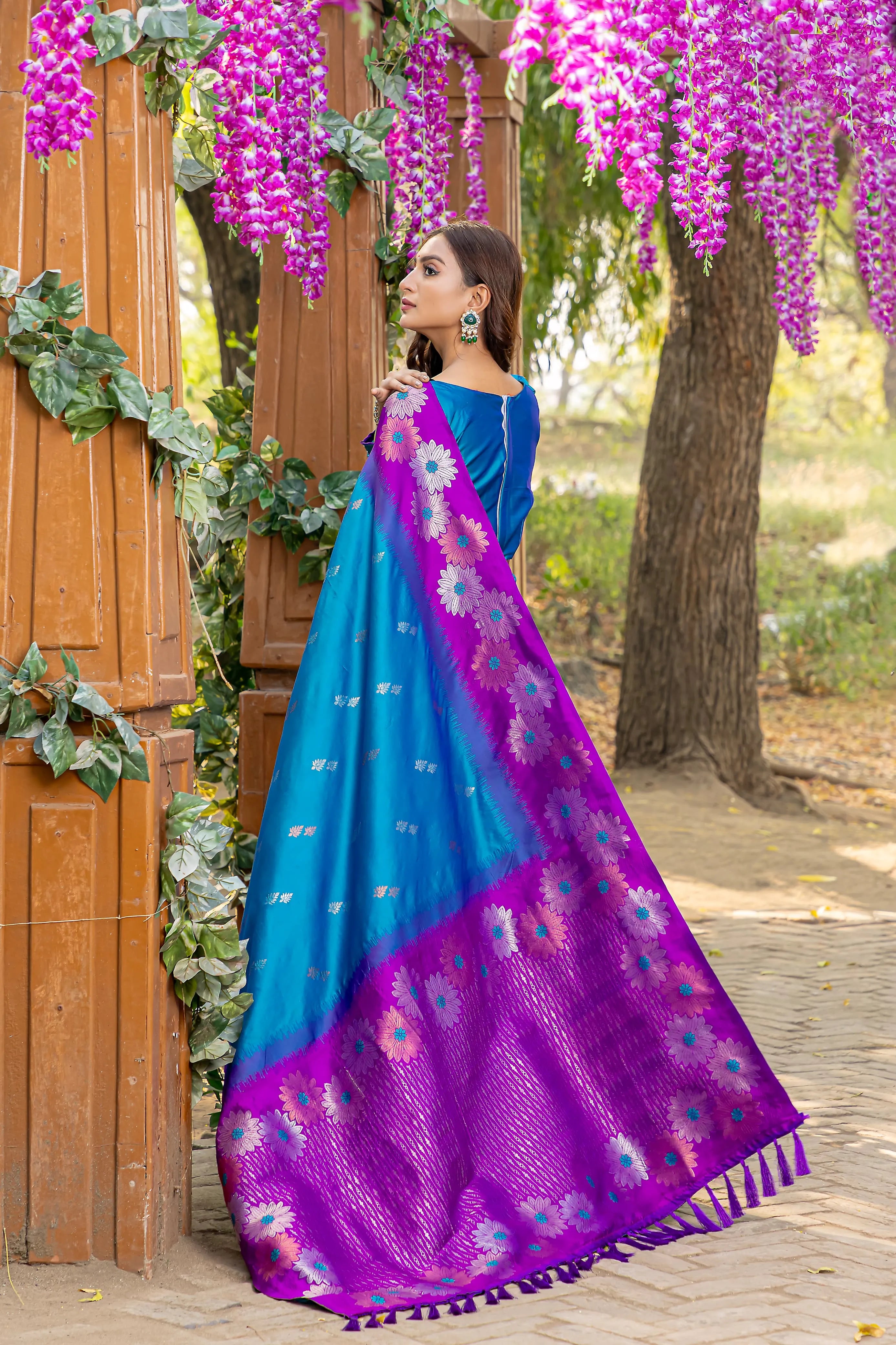 Soft Silk Floral Zari Weaving Saree