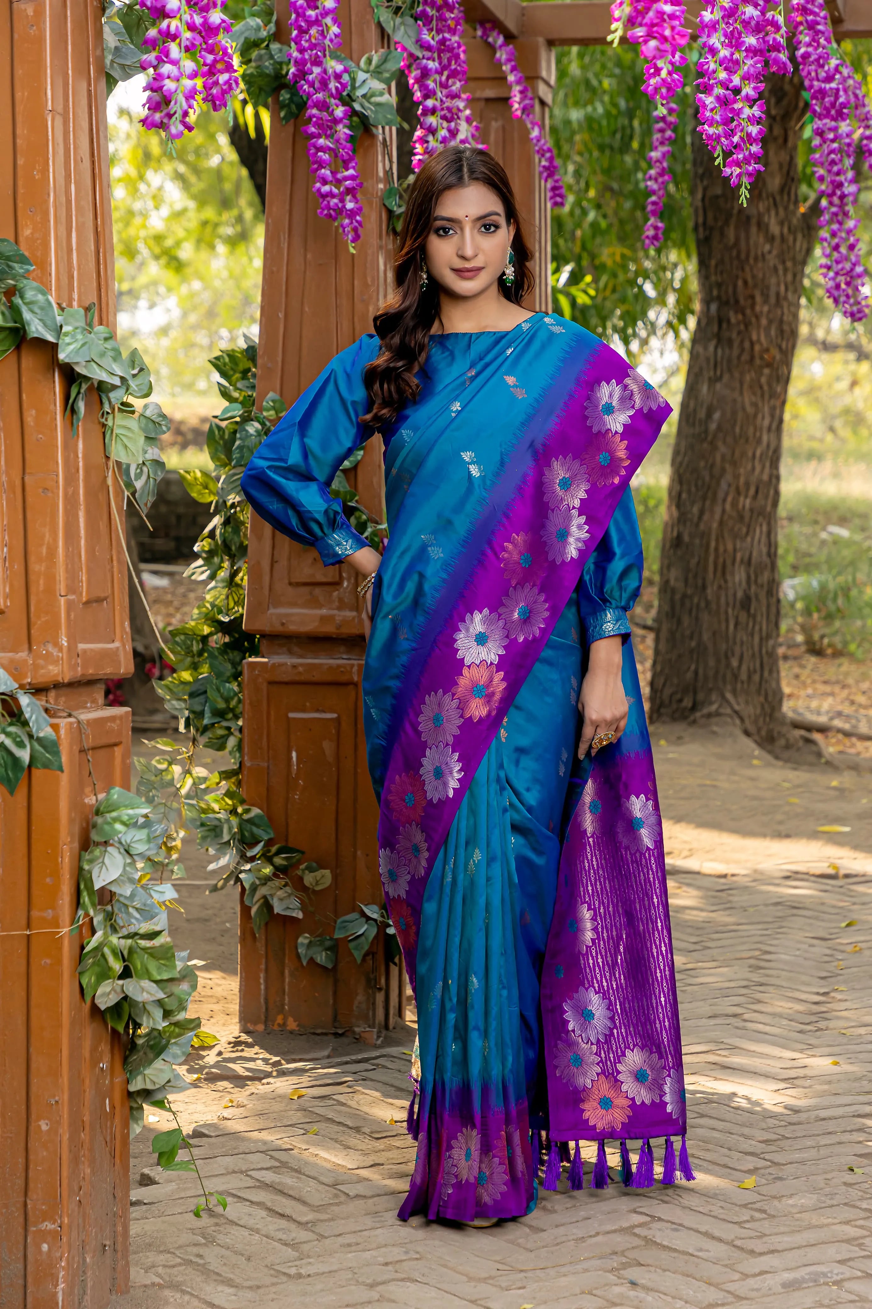 Soft Silk Floral Zari Weaving Saree