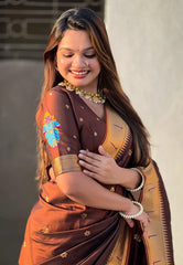 Paithani Vitthala Pallu Muniya Border Saree