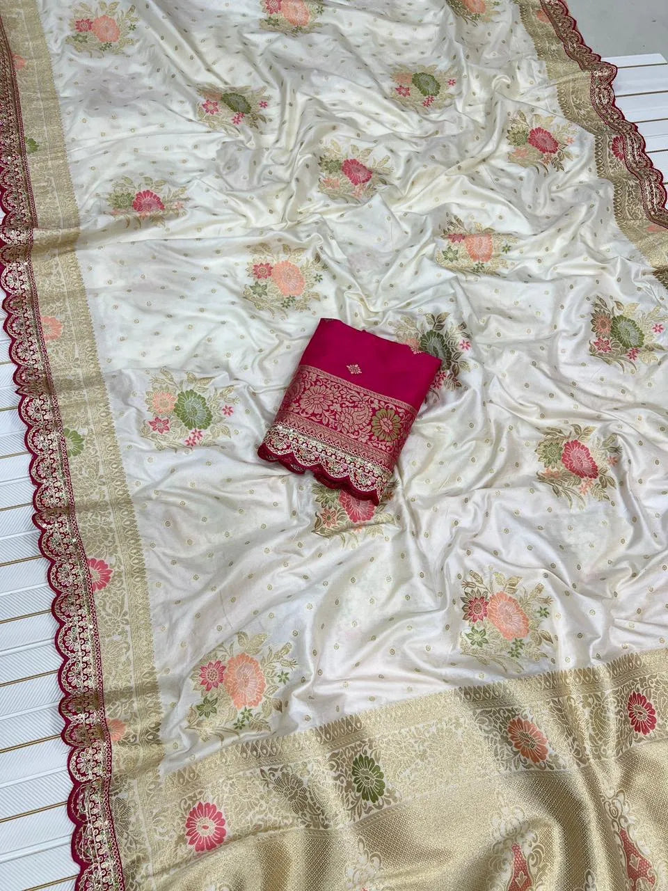 Dolla Silk Embroidery Work Lace Banarasi Saree