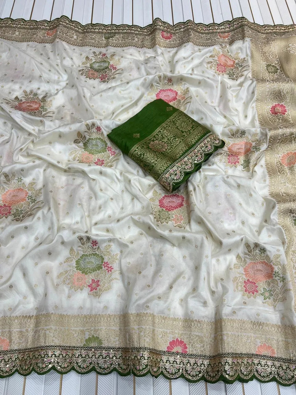 Dolla Silk Embroidery Work Lace Banarasi Saree