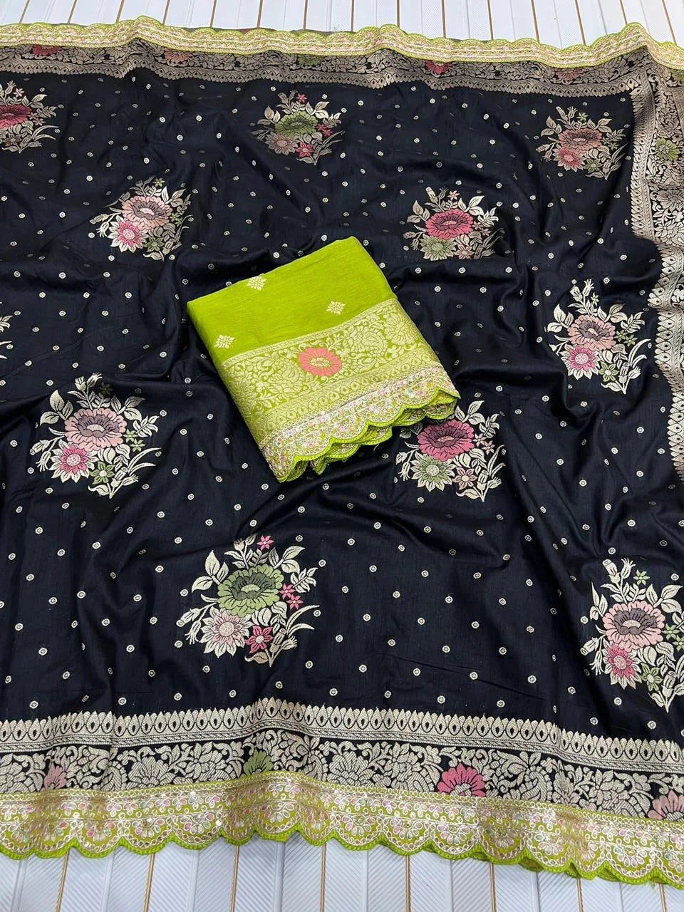 Dolla Silk Embroidery Work Lace Banarasi Saree