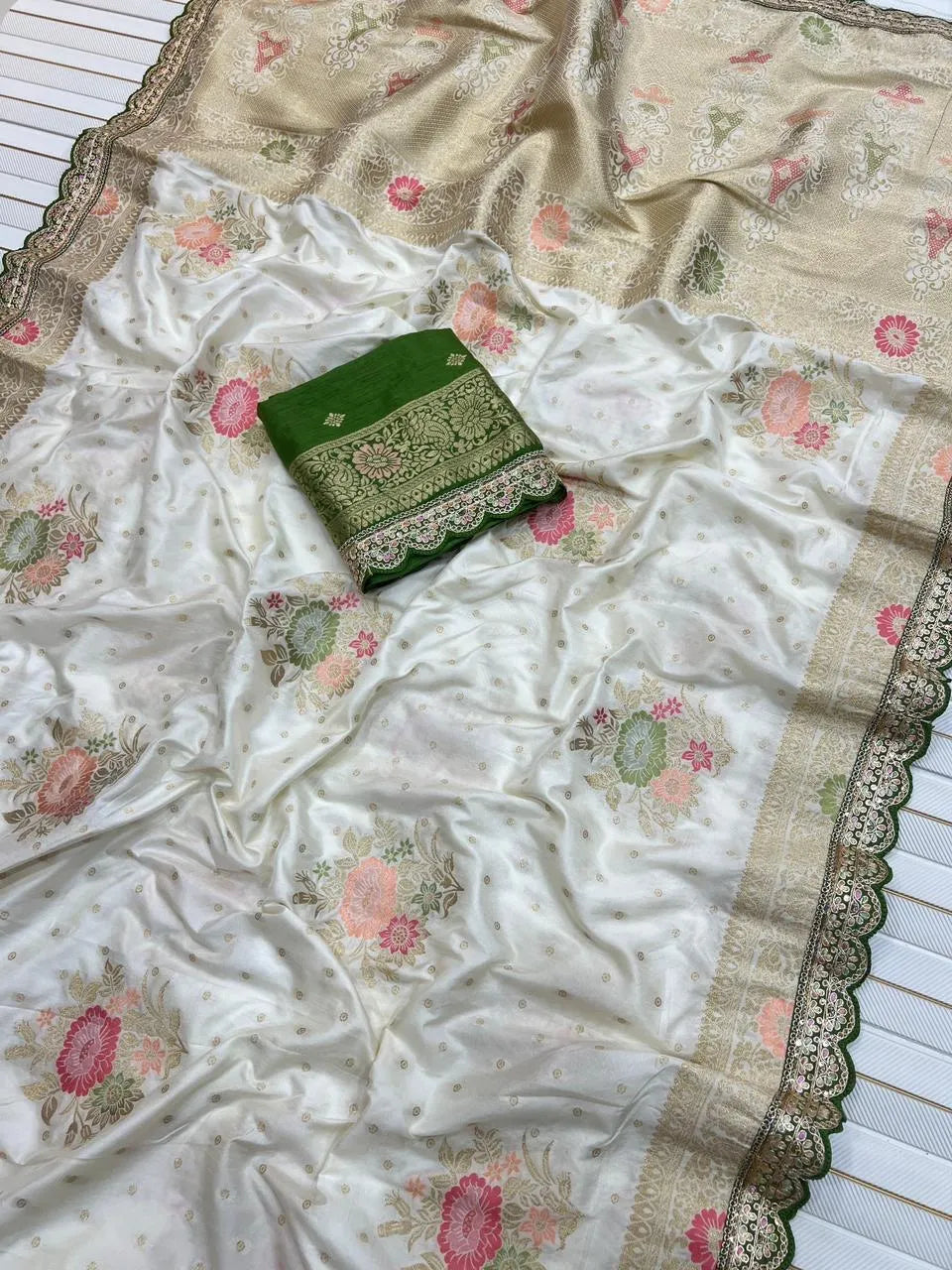 Dolla Silk Embroidery Work Lace Banarasi Saree