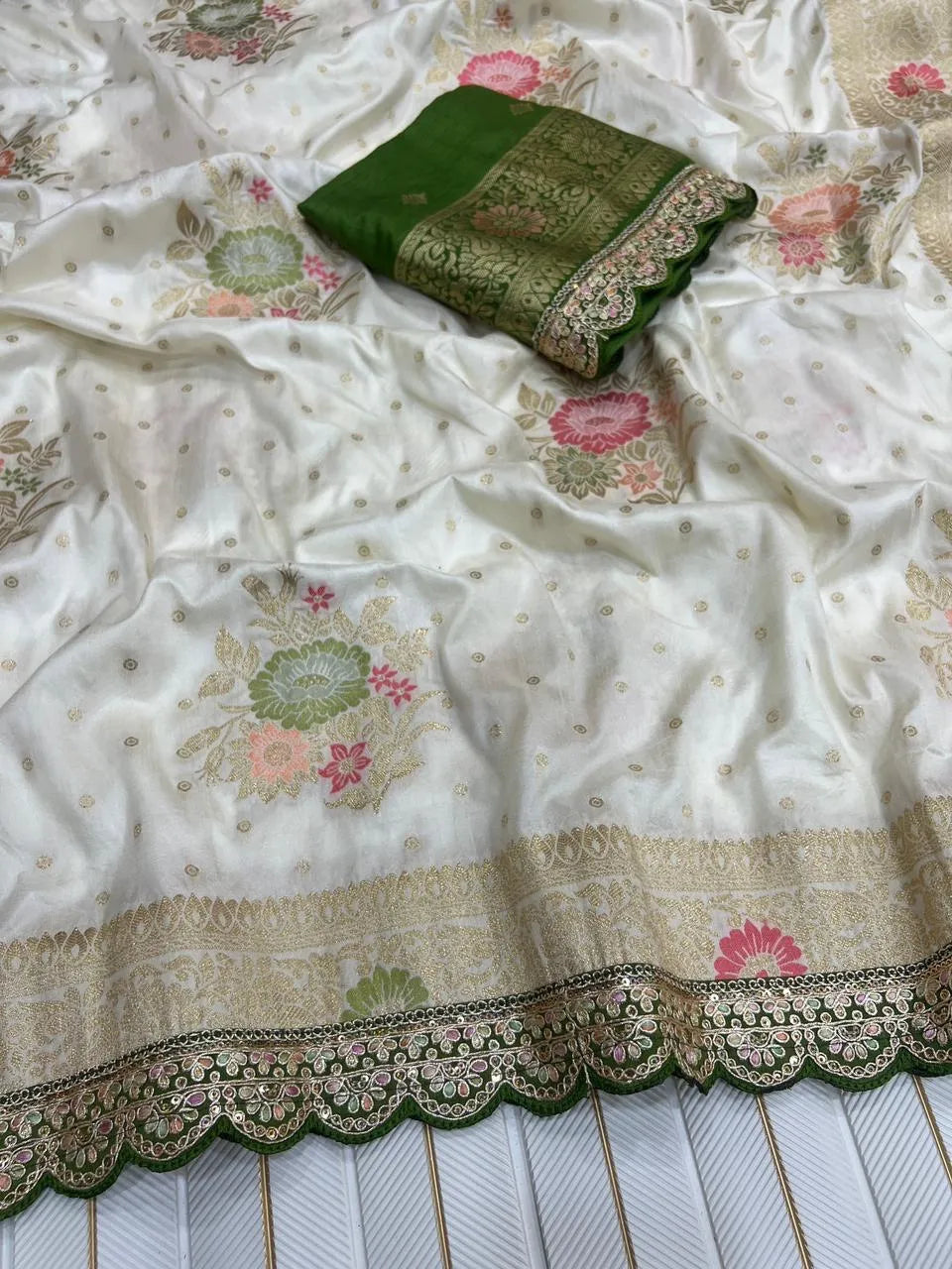 Dolla Silk Embroidery Work Lace Banarasi Saree