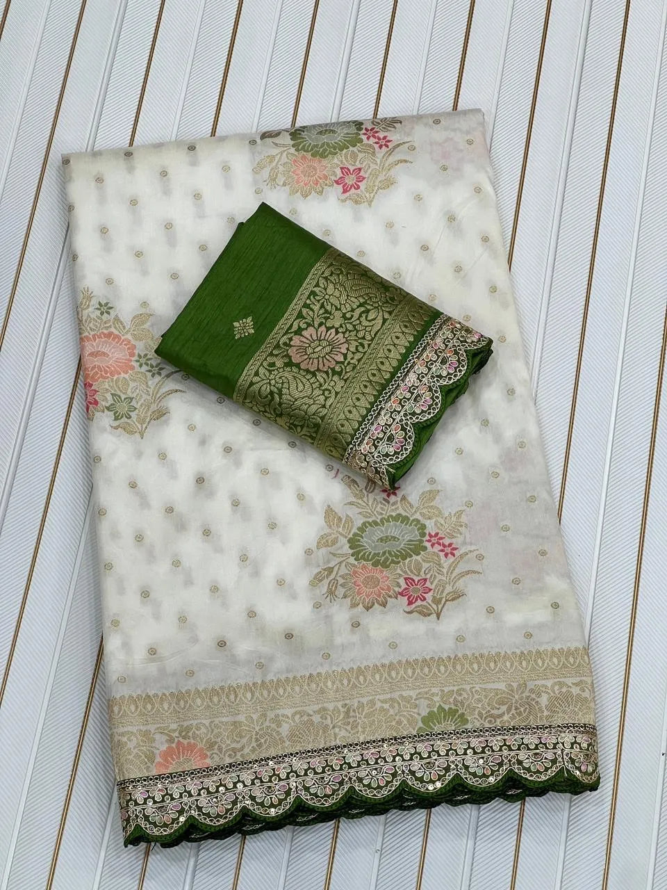 Dolla Silk Embroidery Work Lace Banarasi Saree