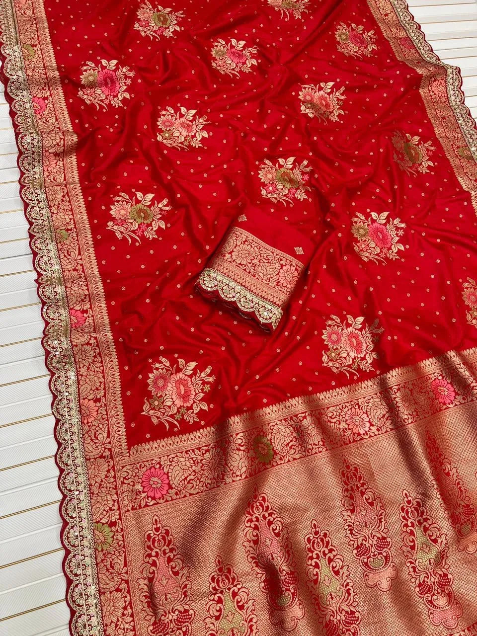 Dolla Silk Embroidery Work Lace Banarasi Saree
